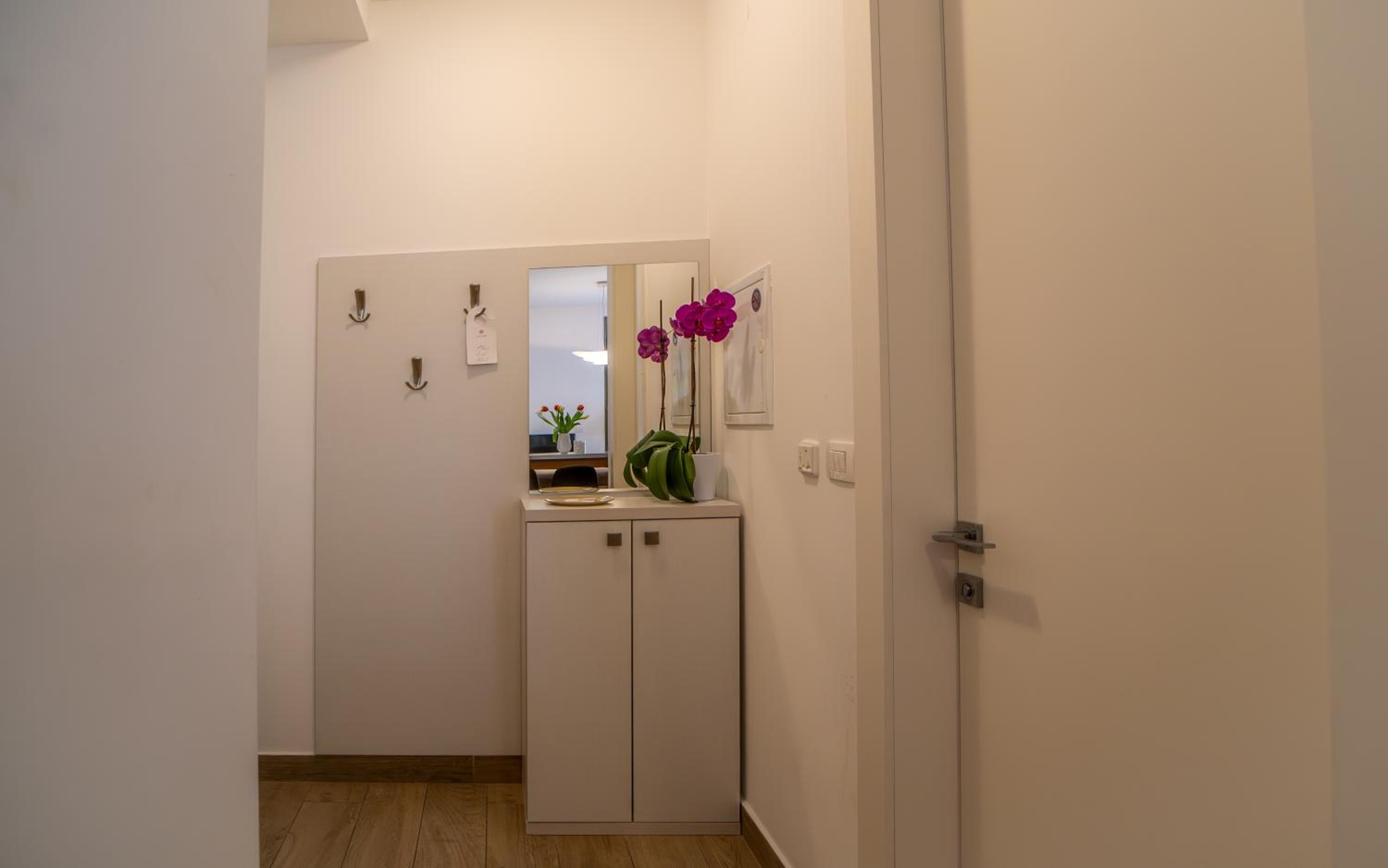 Apartment with Side Sea View - Photo 14