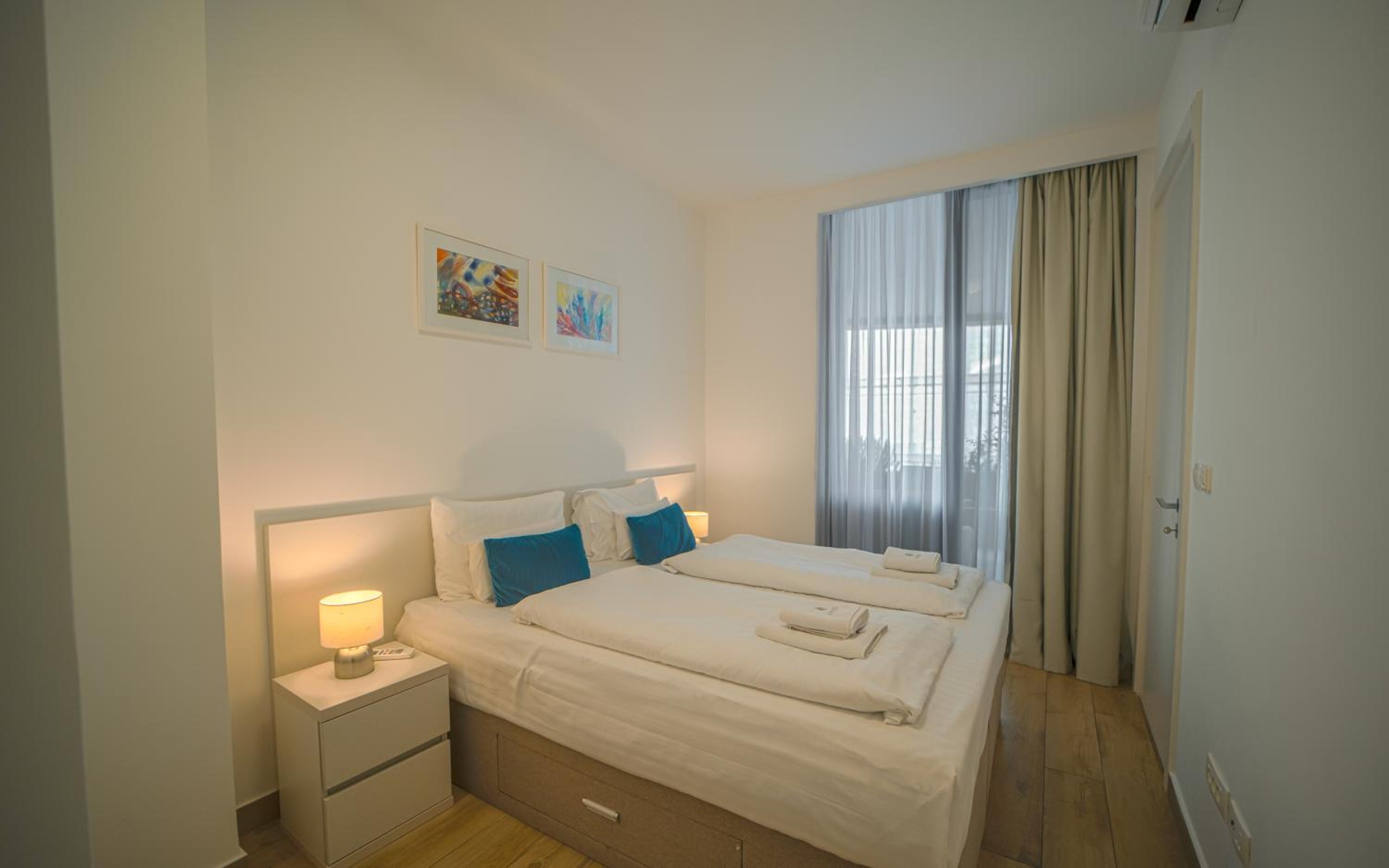 Apartment with Side Sea View - Photo 12