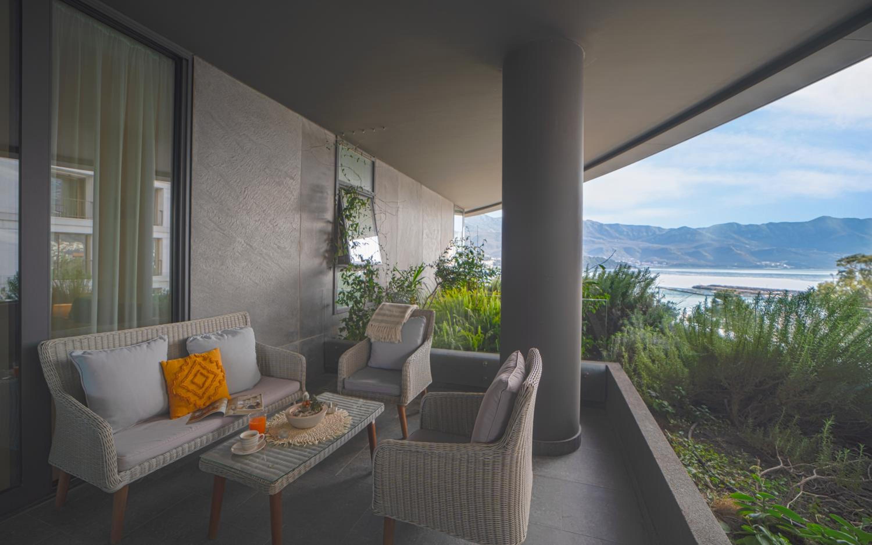 Apartment with Side Sea View - Photo 19