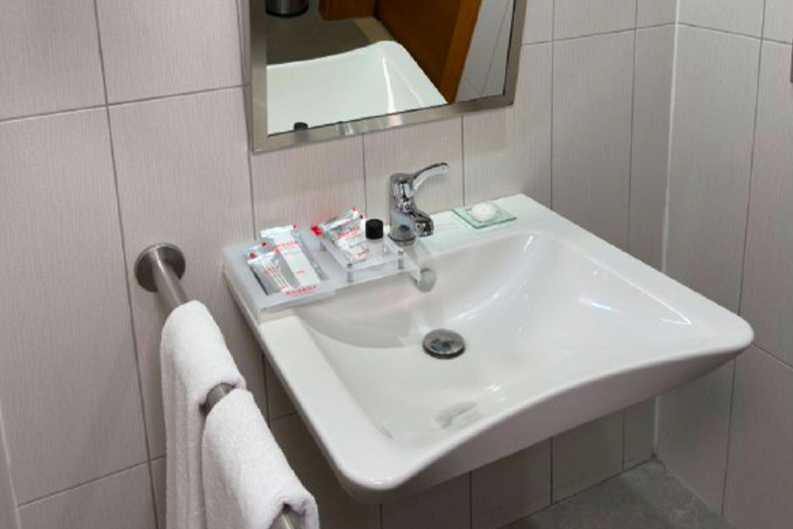 King Room - Mobility Access photo 3