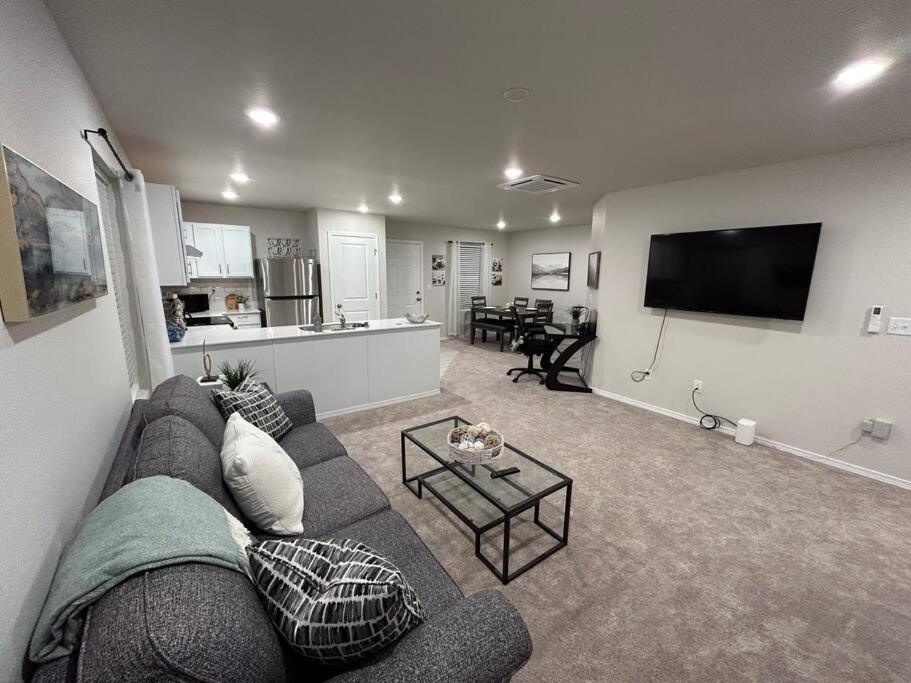 Three-Bedroom House photo 1