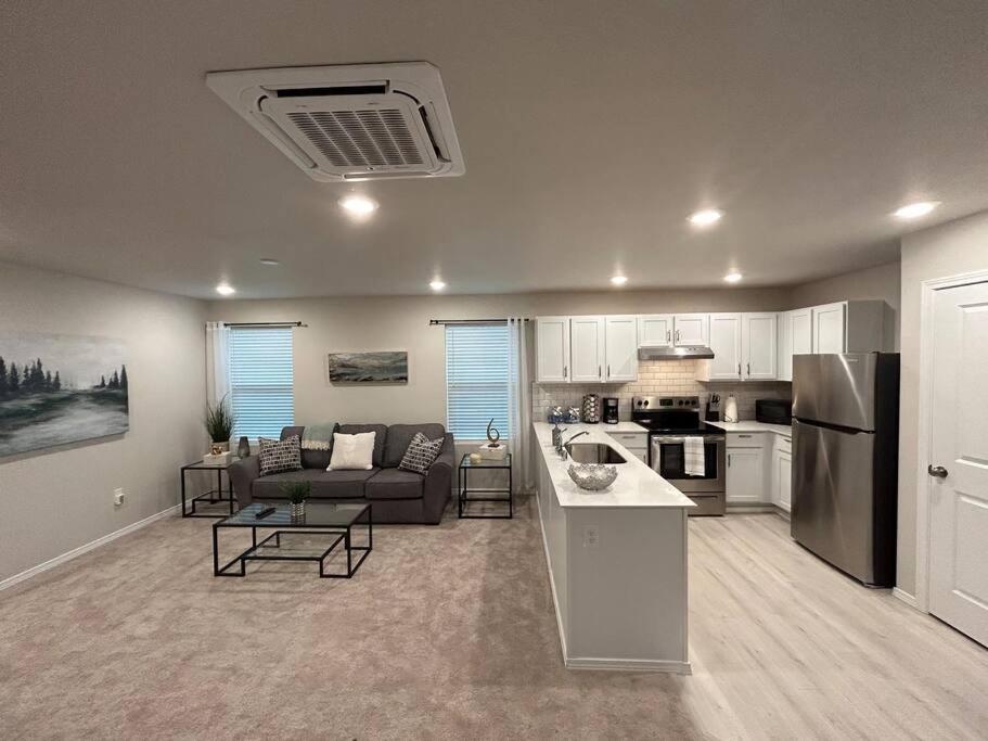 Three-Bedroom House photo 3