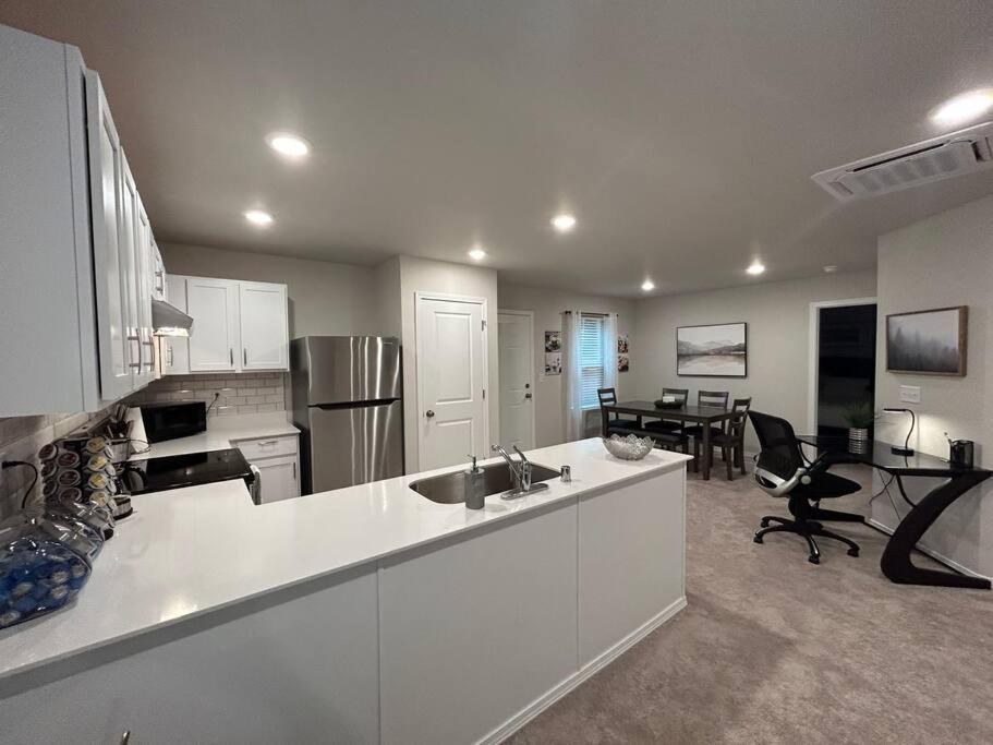 Three-Bedroom House photo 2