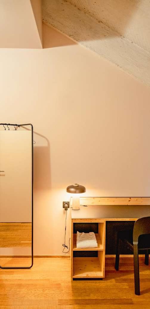 Private Double Room with Bathroom - Photo 4