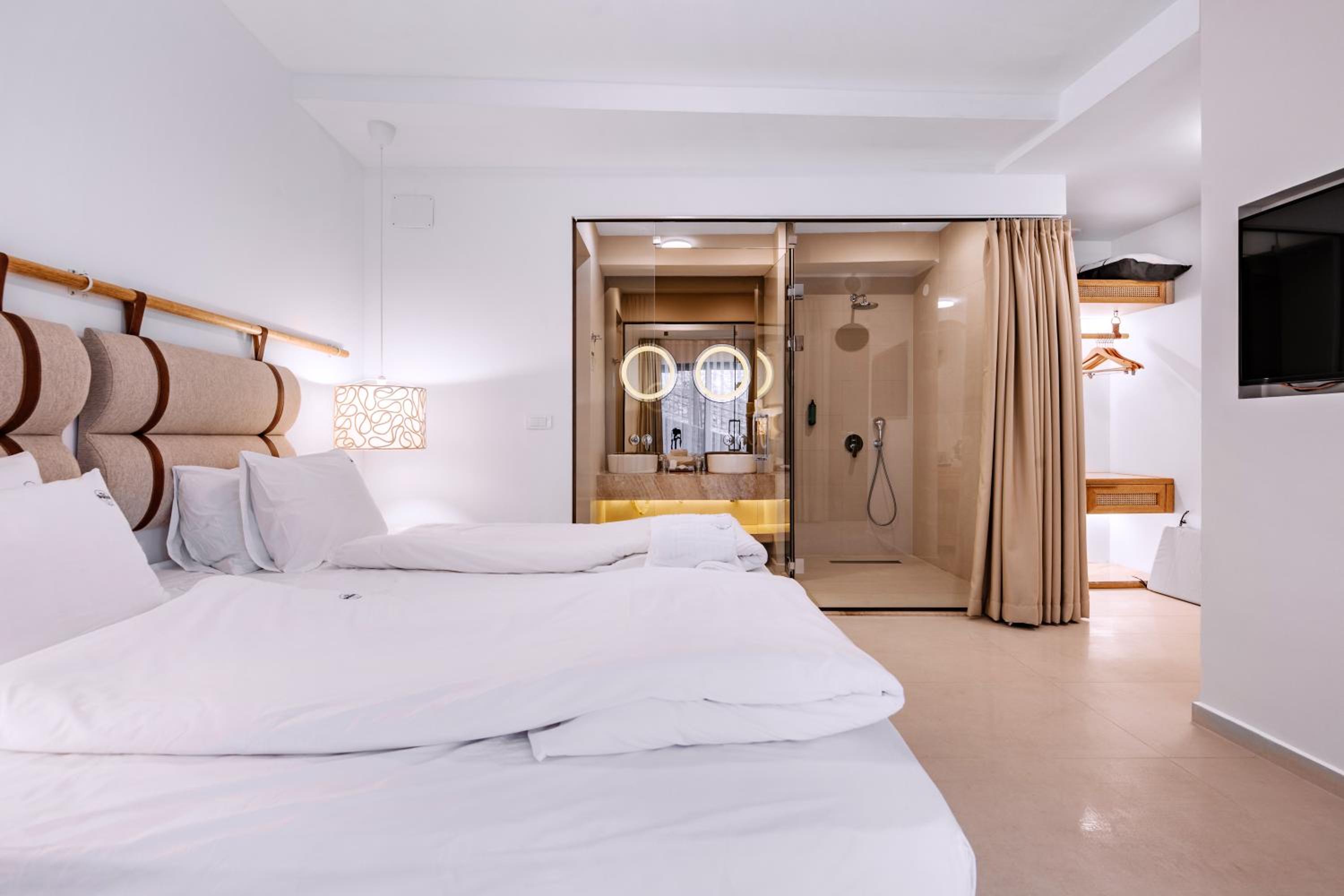 Double Room with side Lake View  - Photo 5