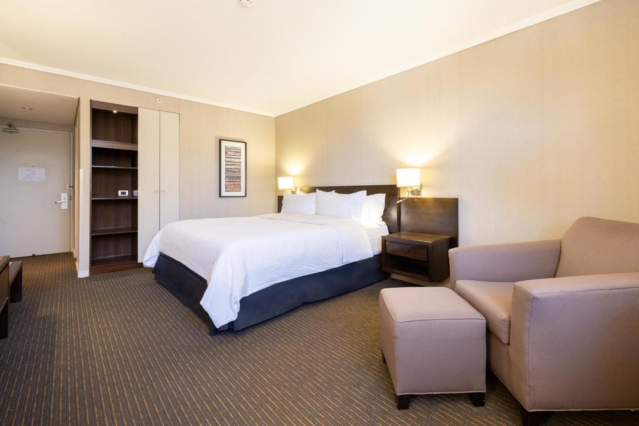 Standard King Room - Photo 2