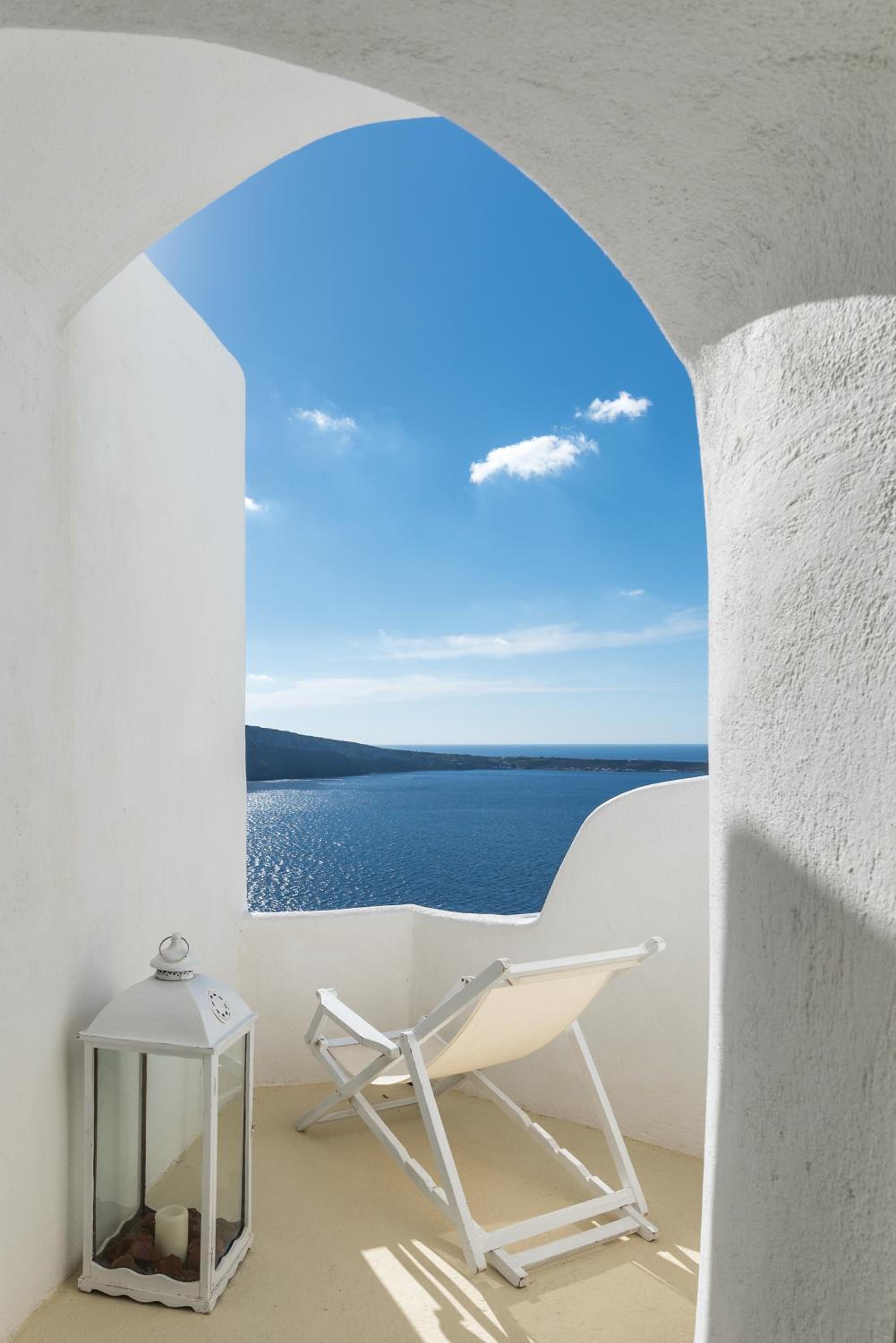 Cliff Nest Honeymoon Suite with Private Whirlpool & Caldera View *access via numerous steps photo 2