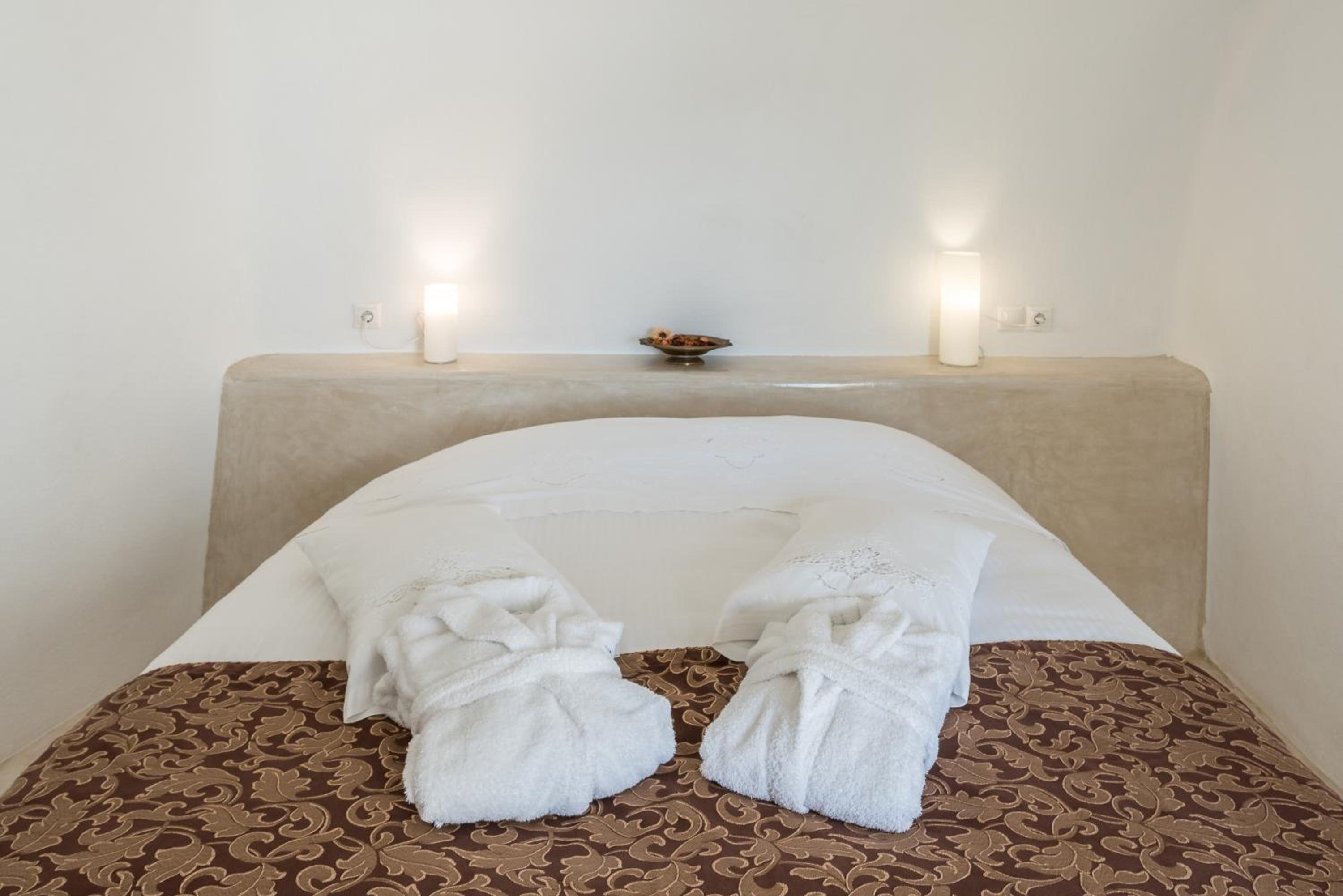  Secret Steps Suite with Private Whirlpool & Caldera View *access via numerous steps photo 1