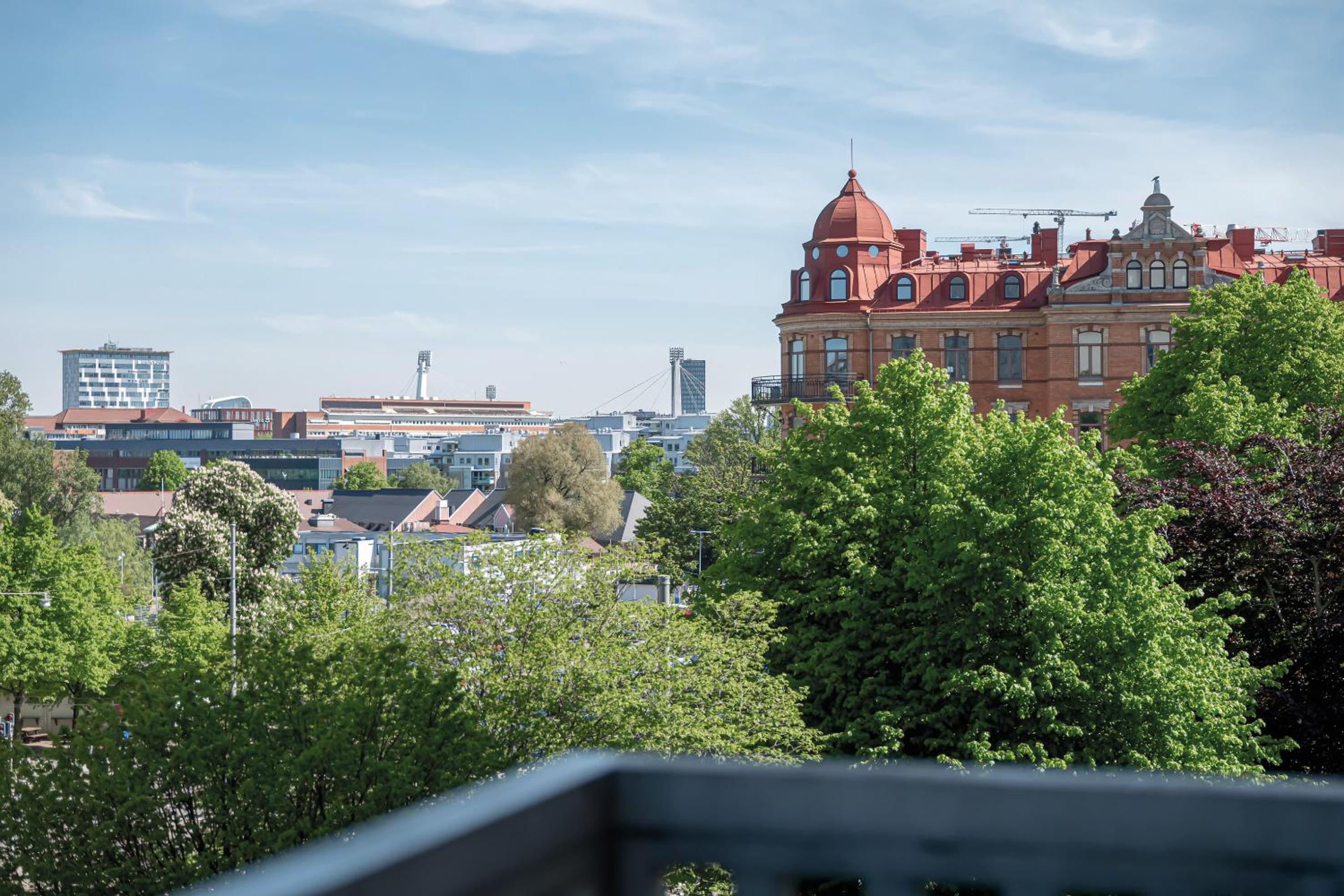 Superior Balcony thumbnail 6