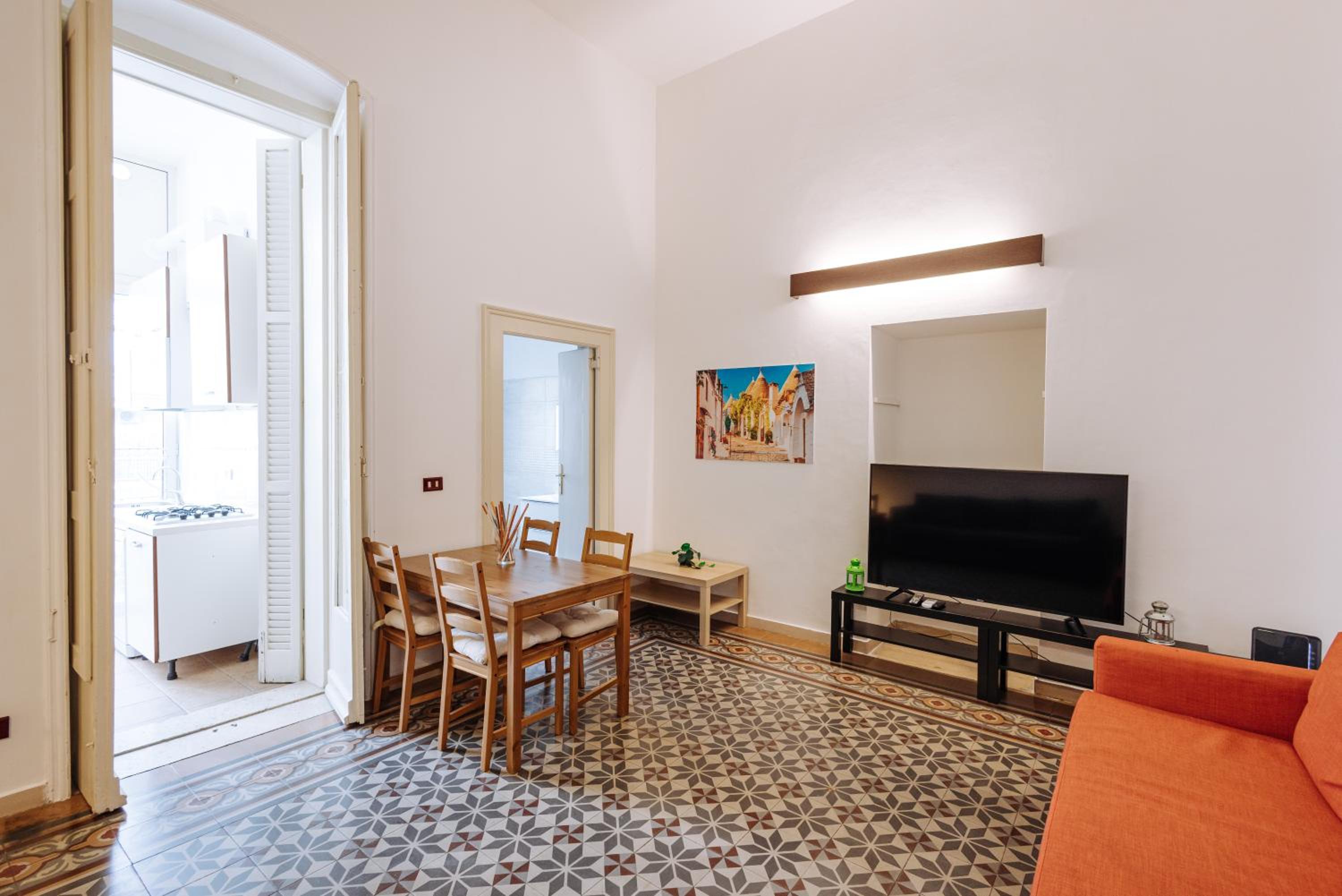 One-Bedroom Apartment - Photo 1