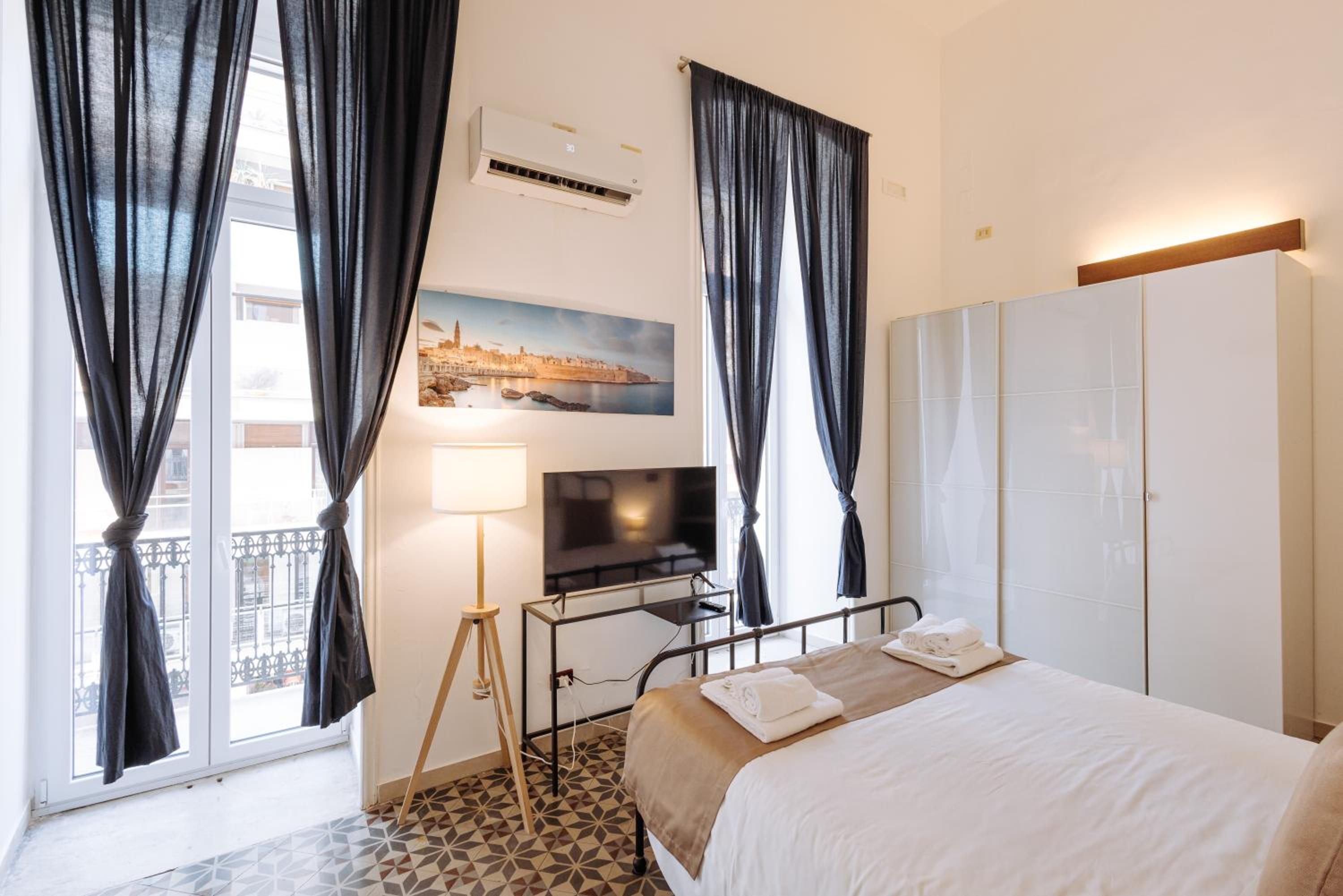 One-Bedroom Apartment - Photo 3