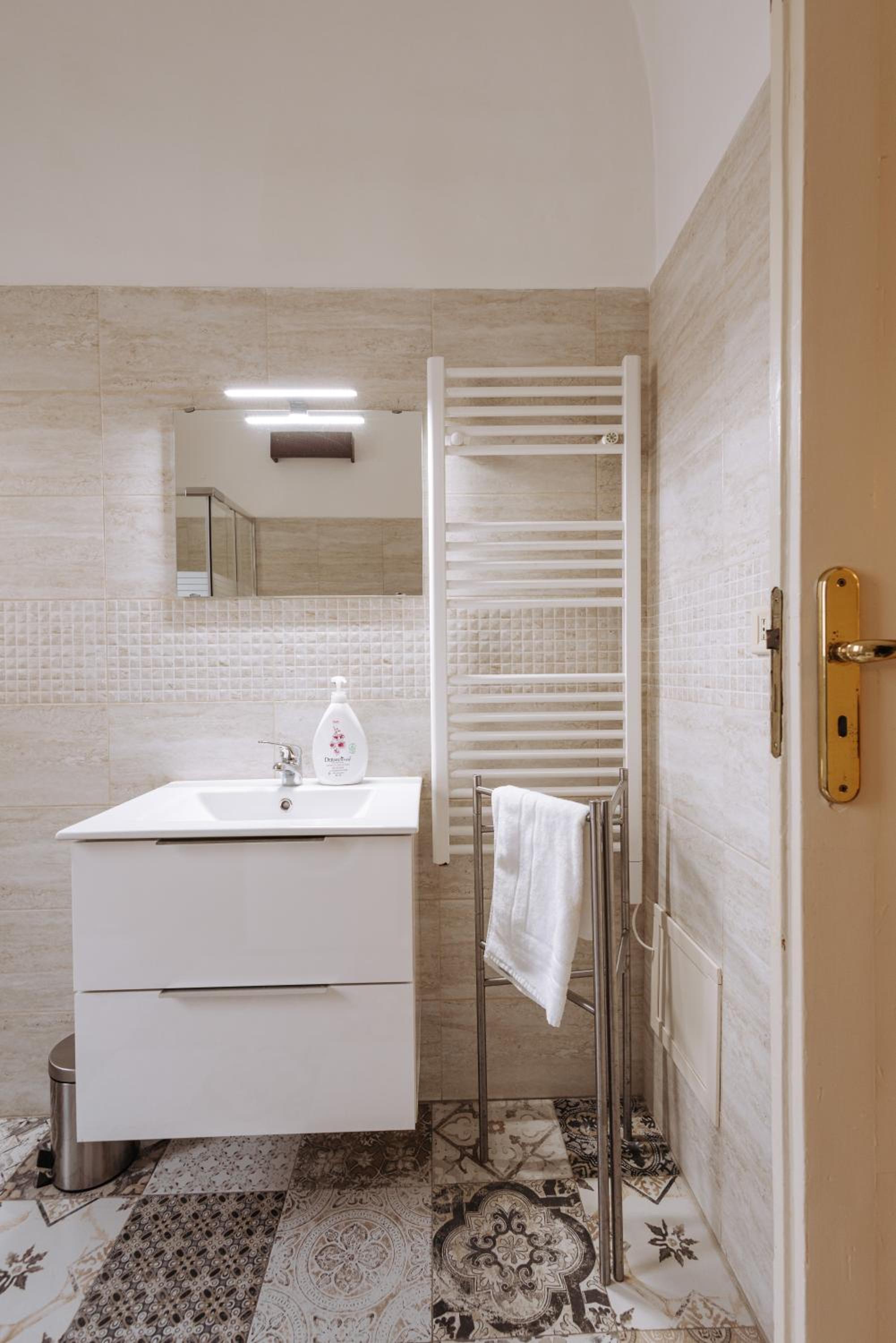 One-Bedroom Apartment - Photo 4