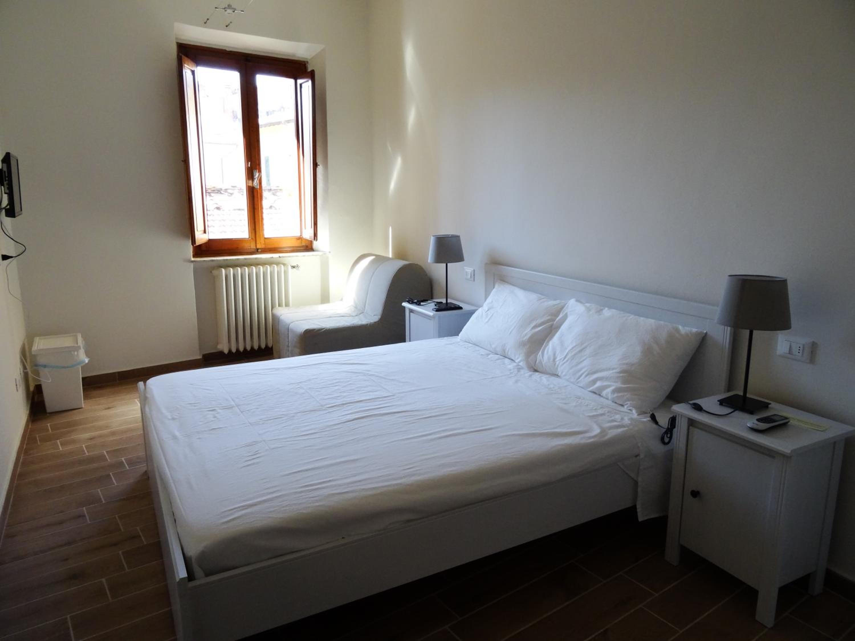 Double Room With Private Bathroom photo 3