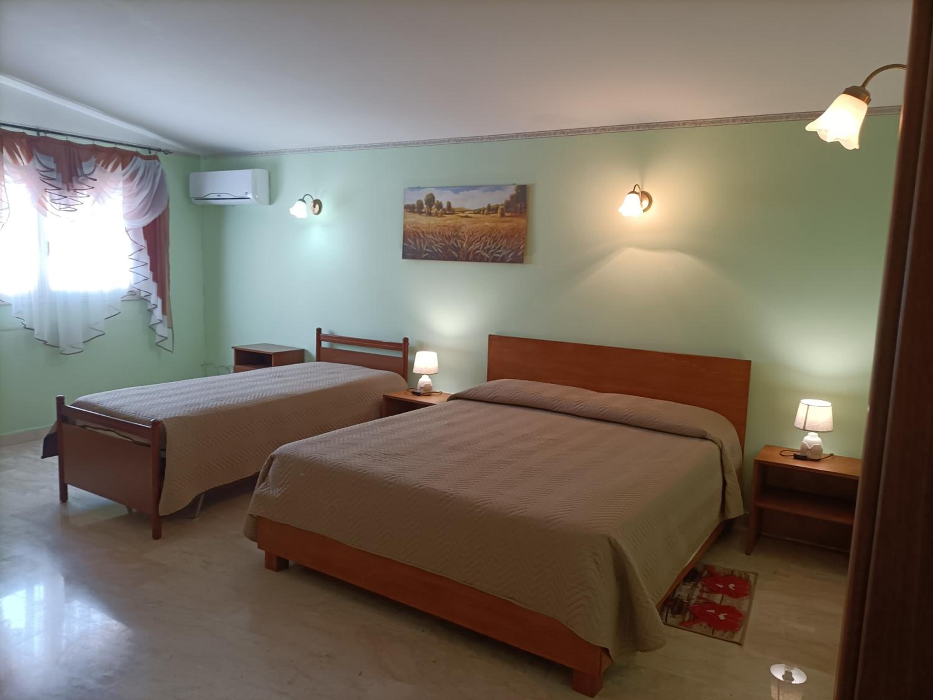 Quadruple Room With Private Bathroom photo 2