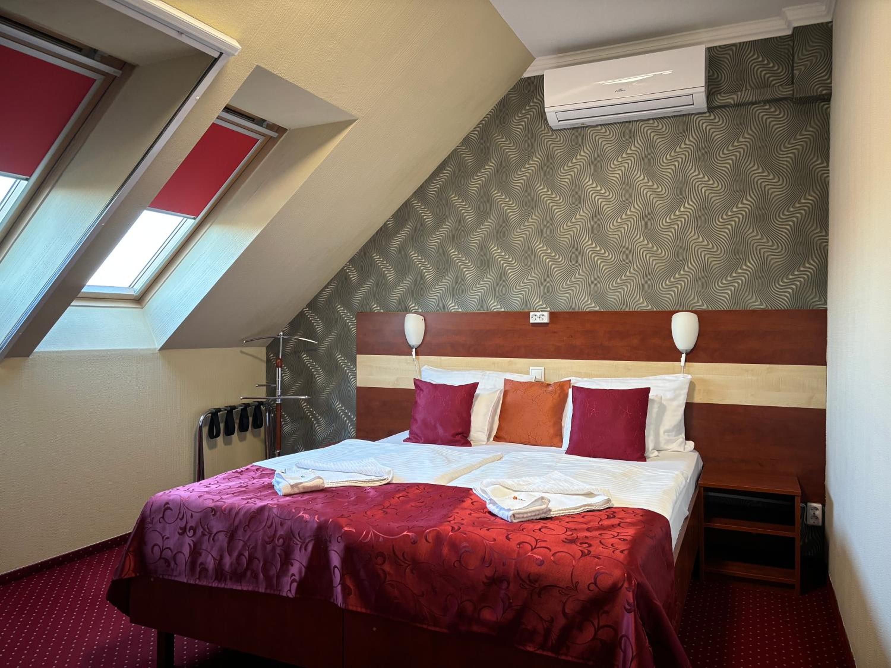 Double or Twin Room - Photo 17