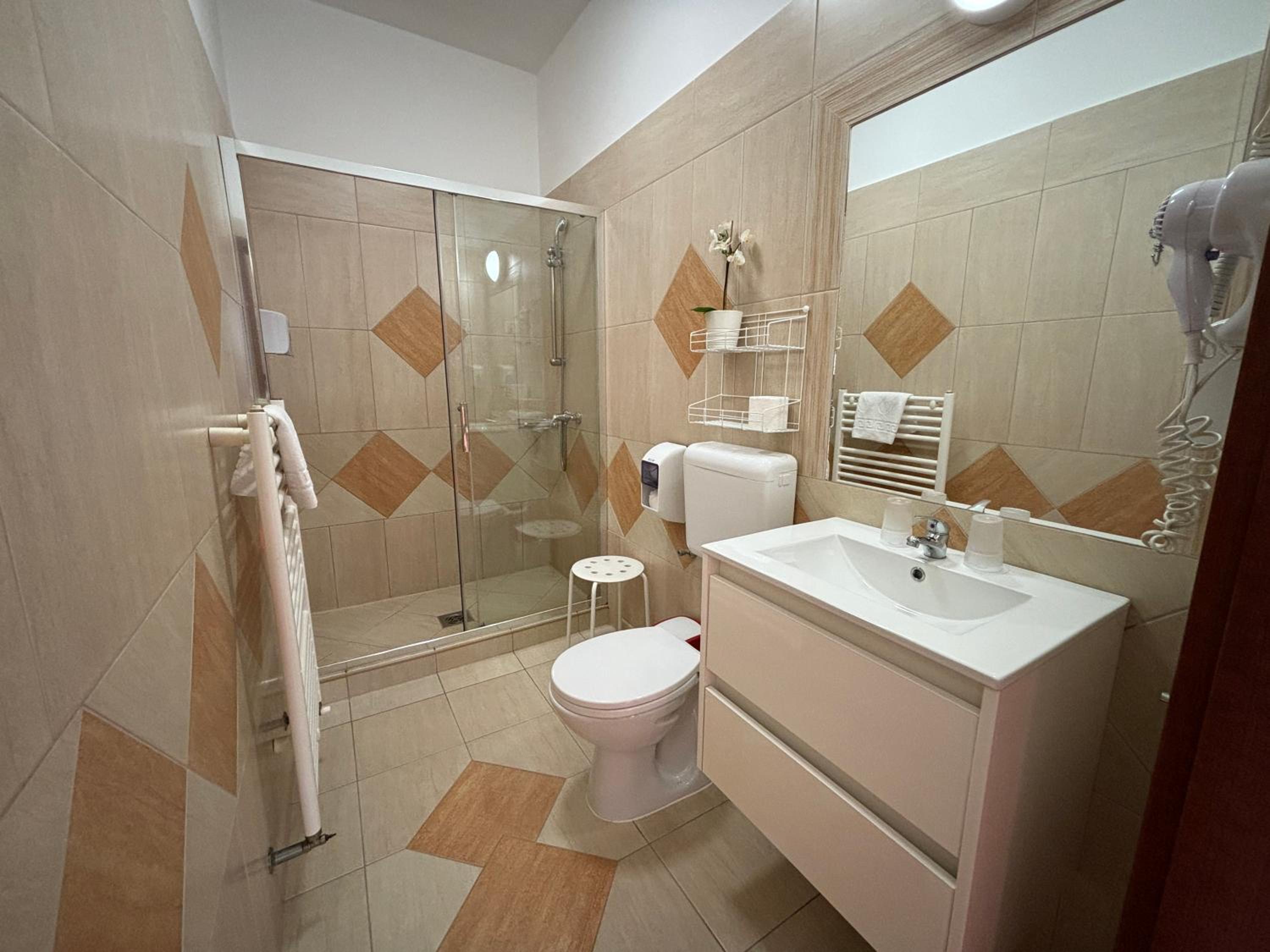 Double or Twin Room - Photo 18