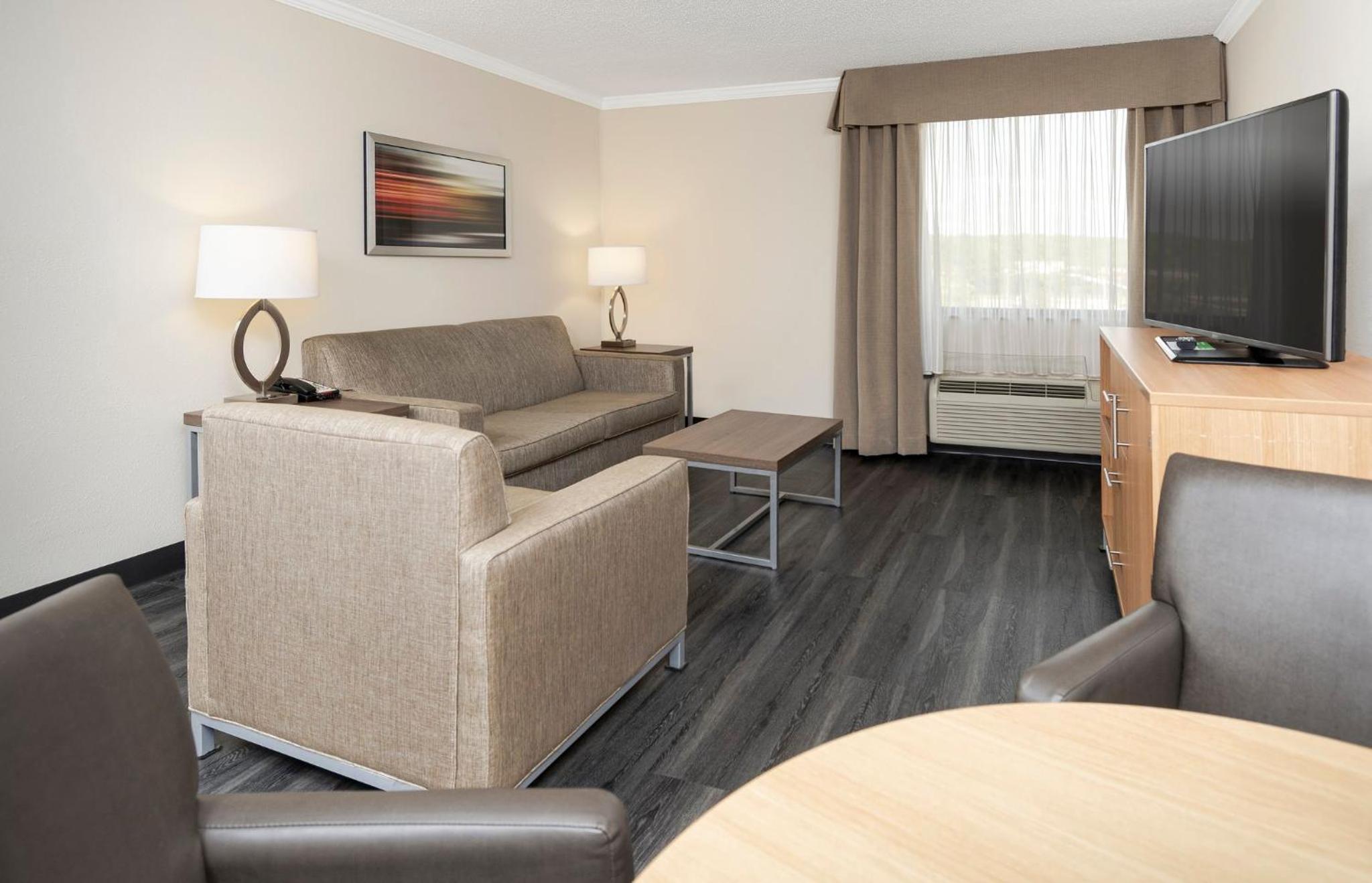 Queen Room - Hearing Accessible photo 1