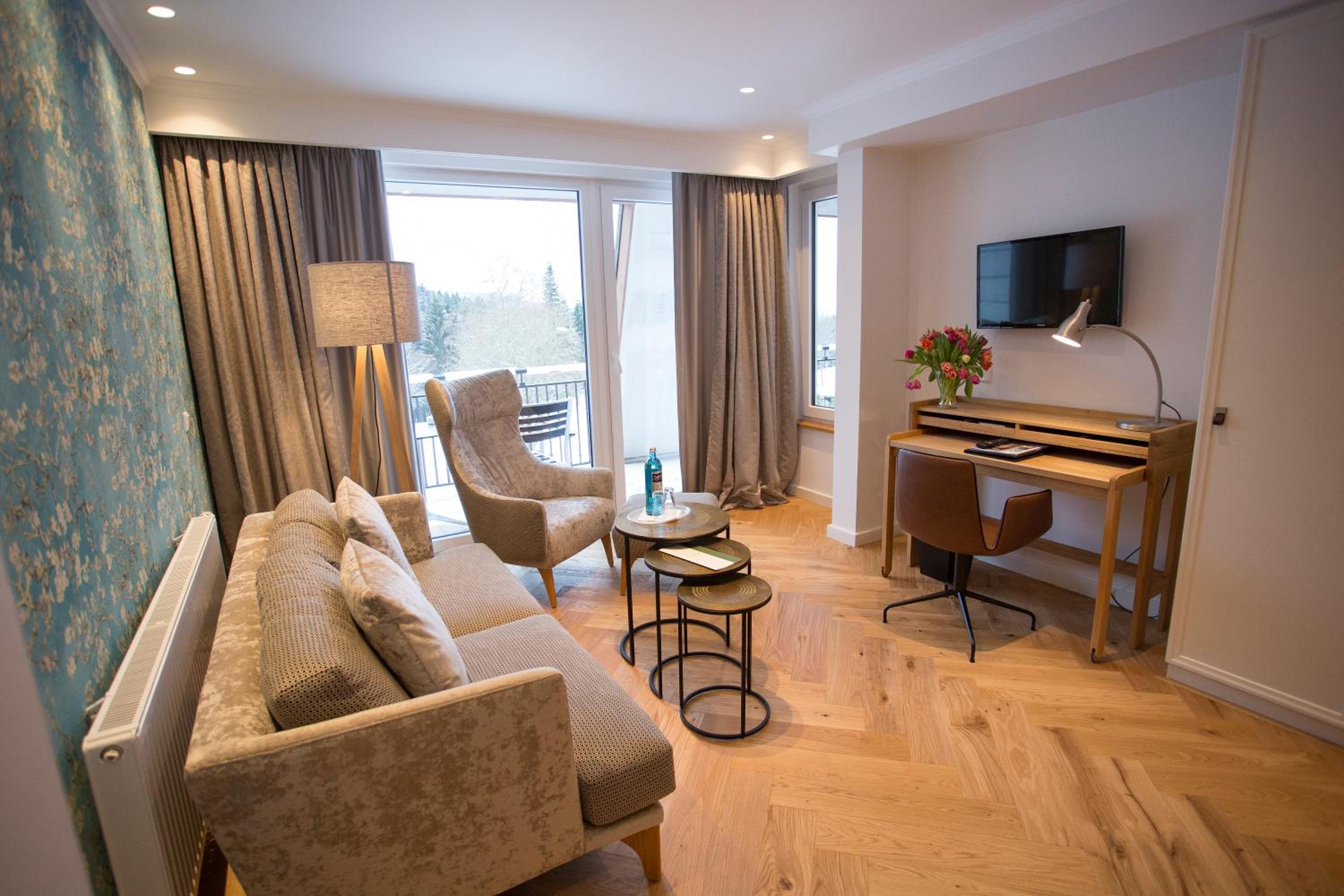 Suite with Balcony - Photo 2