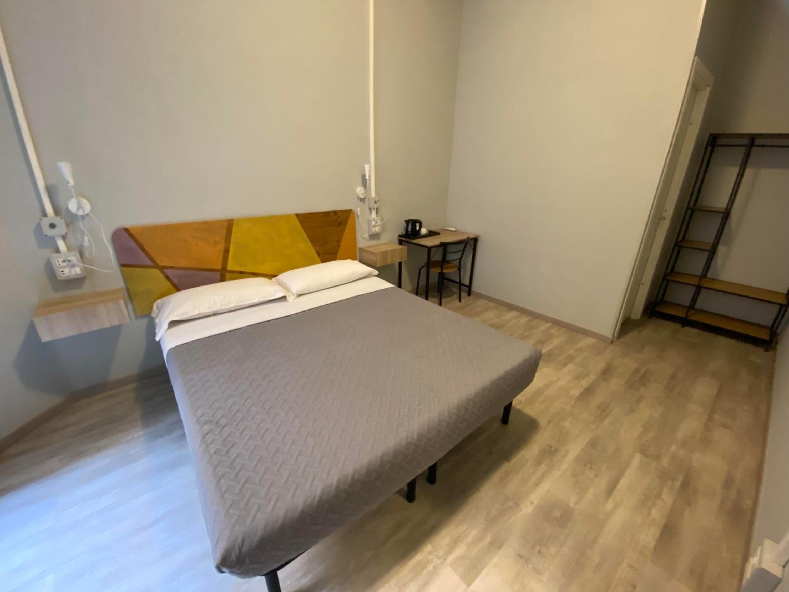 Economy Triple Room photo 3