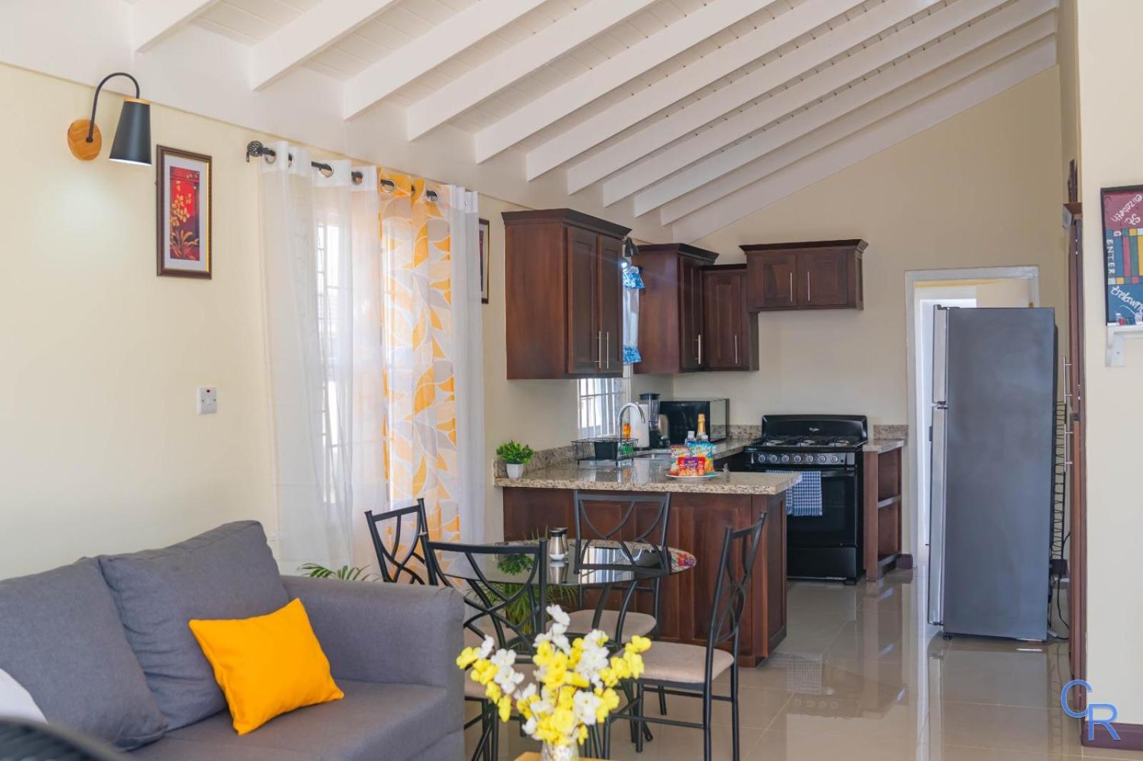 Two-Bedroom House photo 3
