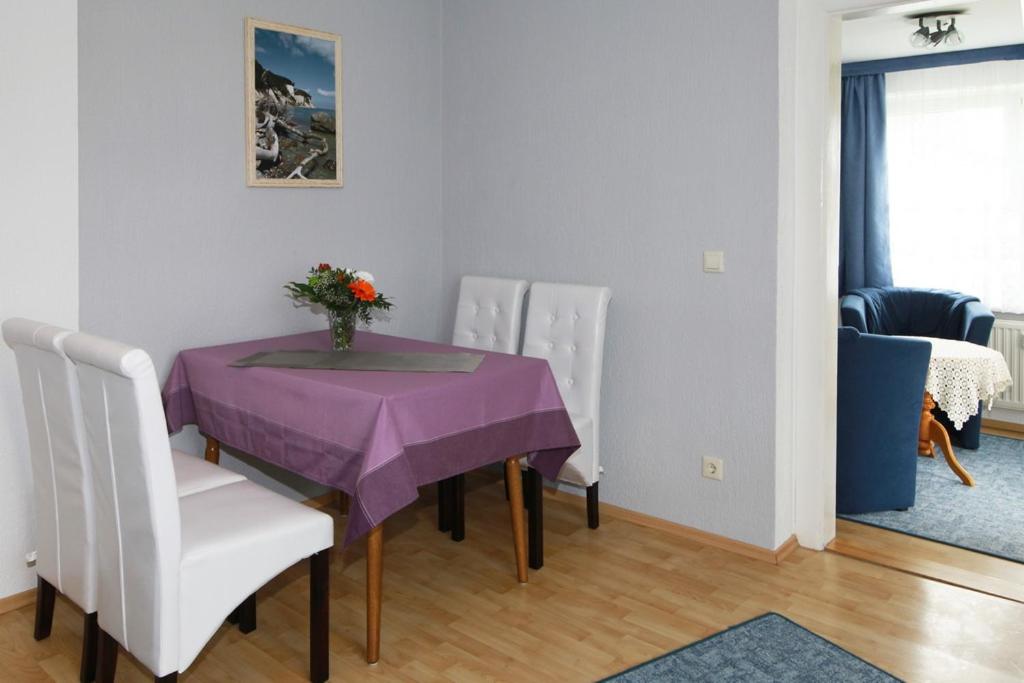 One-Bedroom Apartment photo 3