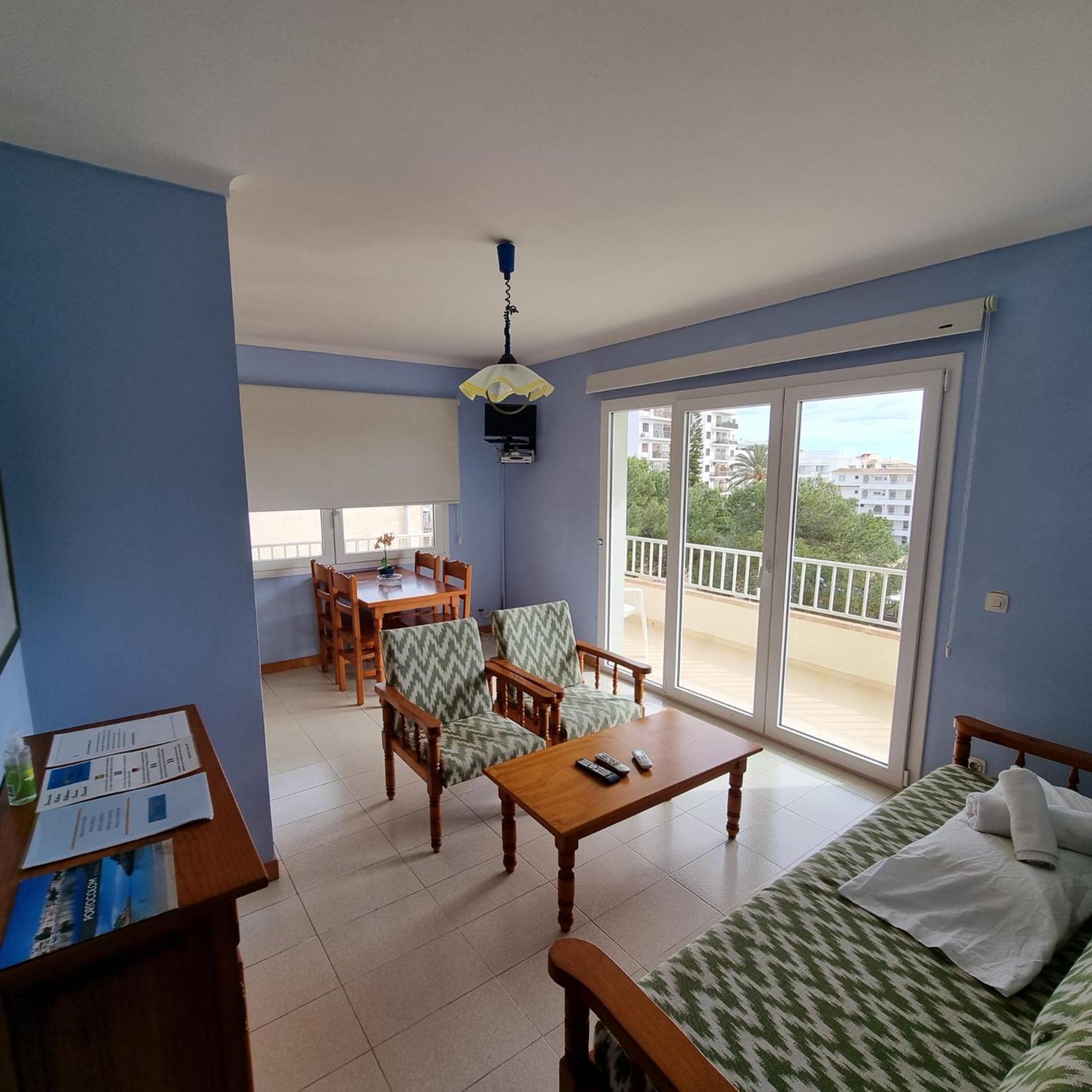 Apartamento de un dormitorio superior con balcón