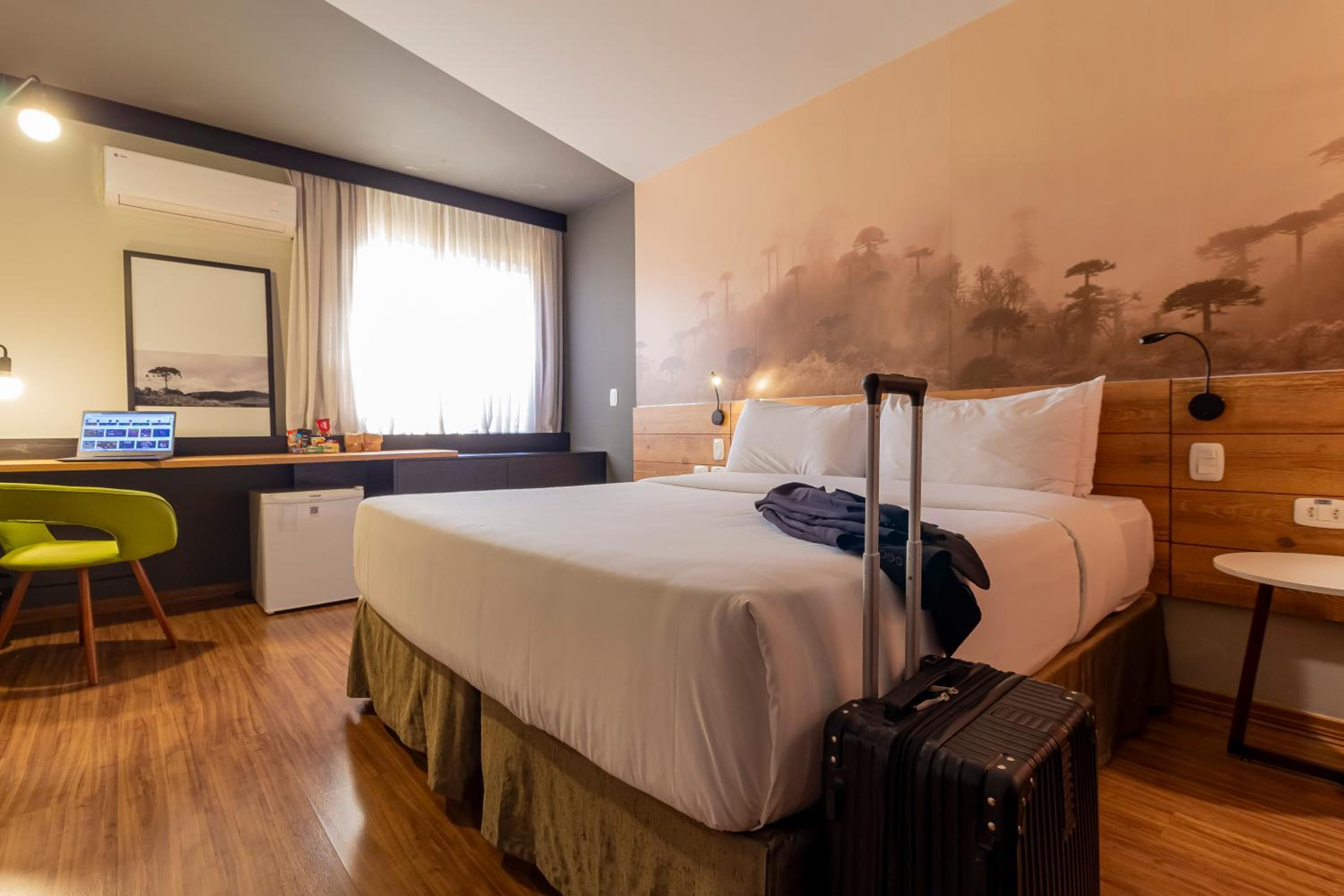 One-Bedroom Suite - Photo 2