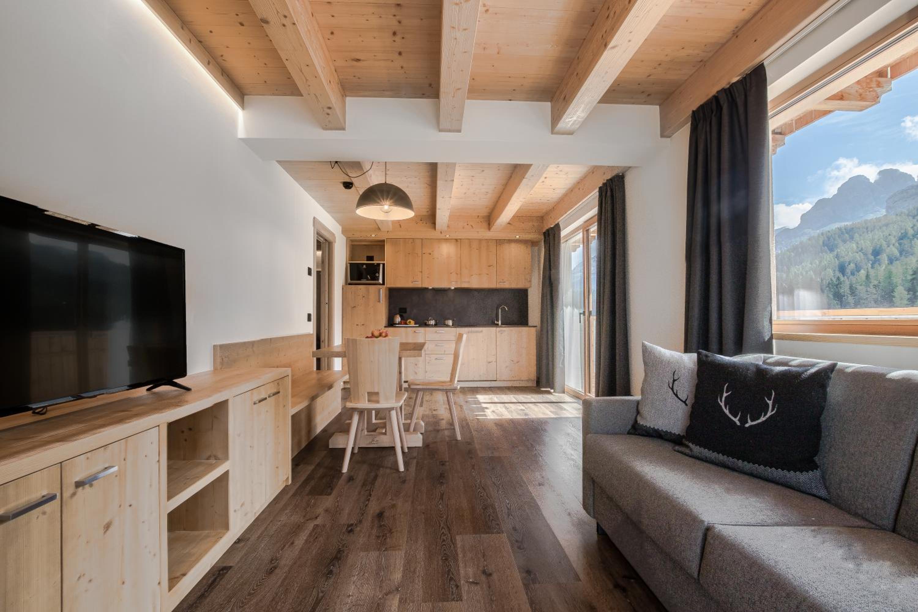 Apartment with Lake View