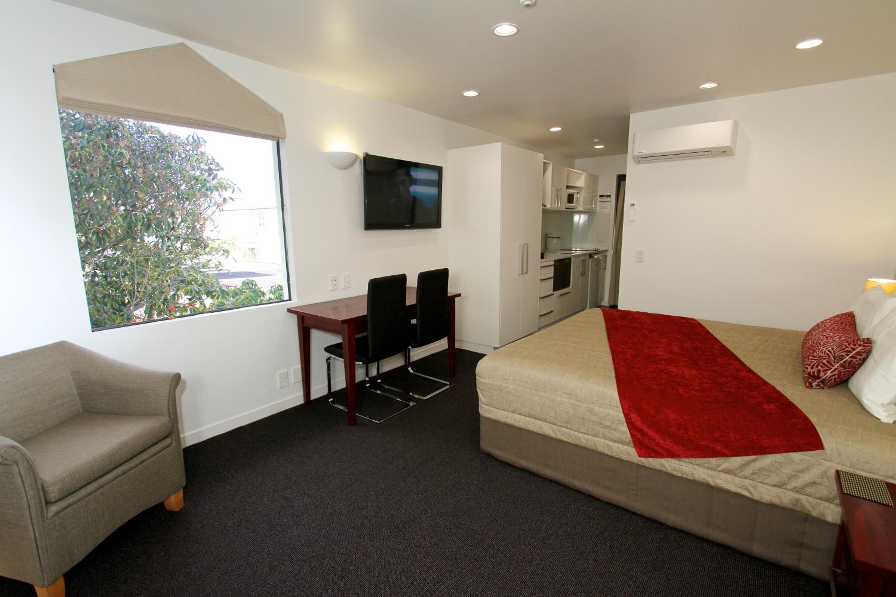 Studio spa shower and bath apartment photo 3