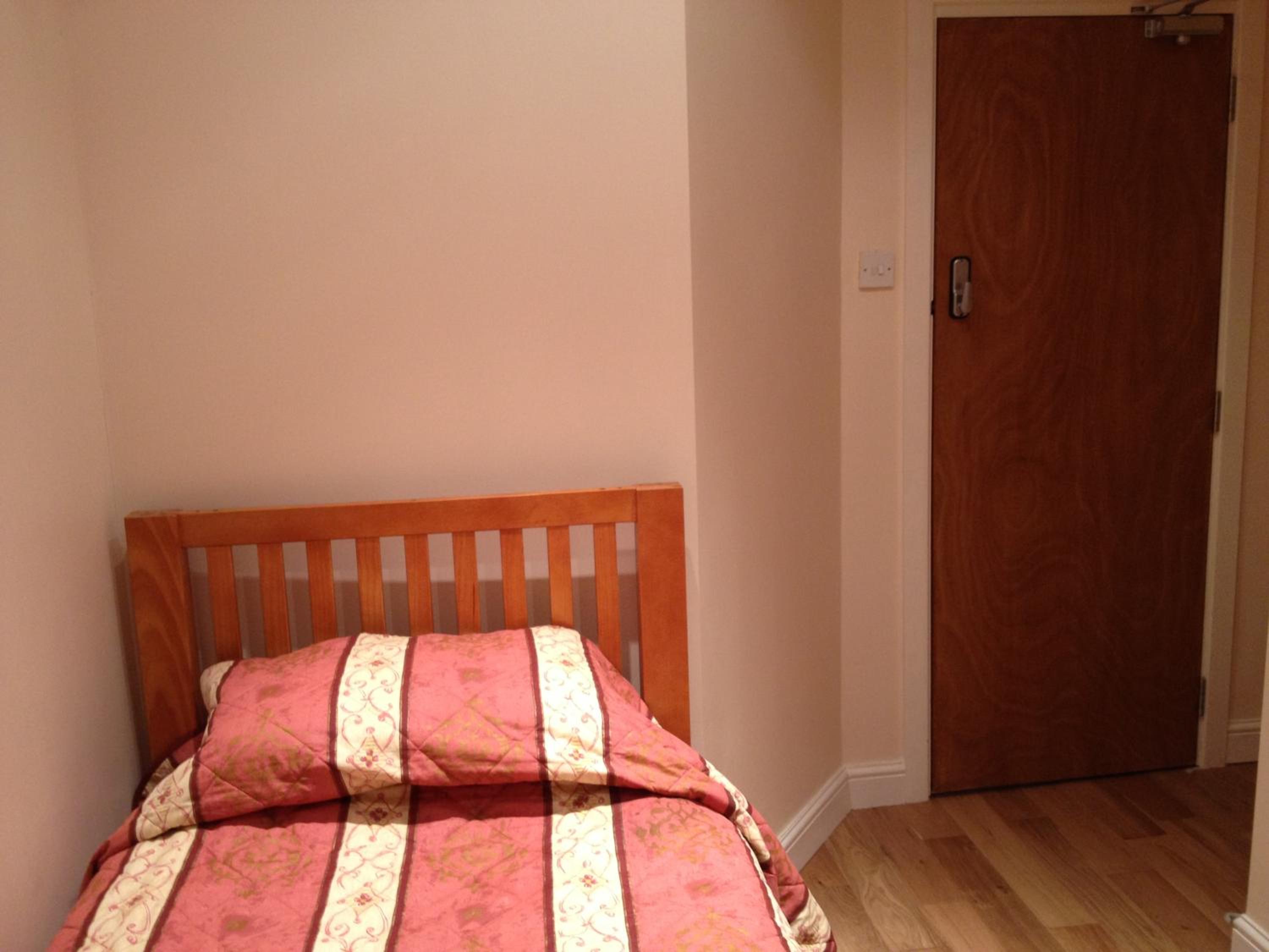 Single Room - Photo 8