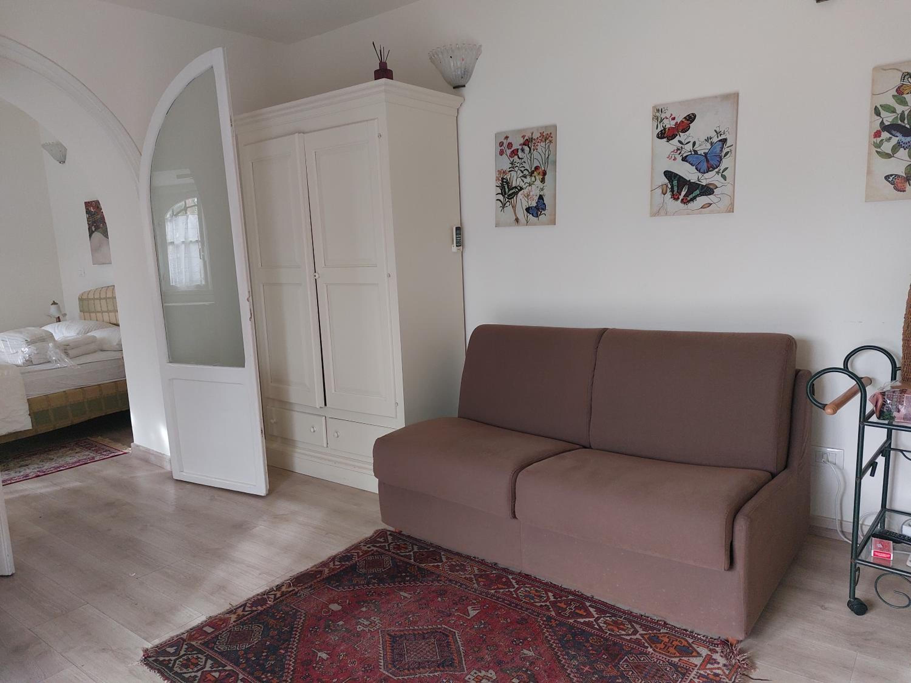 One-Bedroom Apartment photo 2