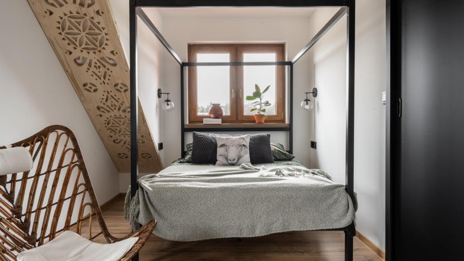 Large Double Room - Photo 1