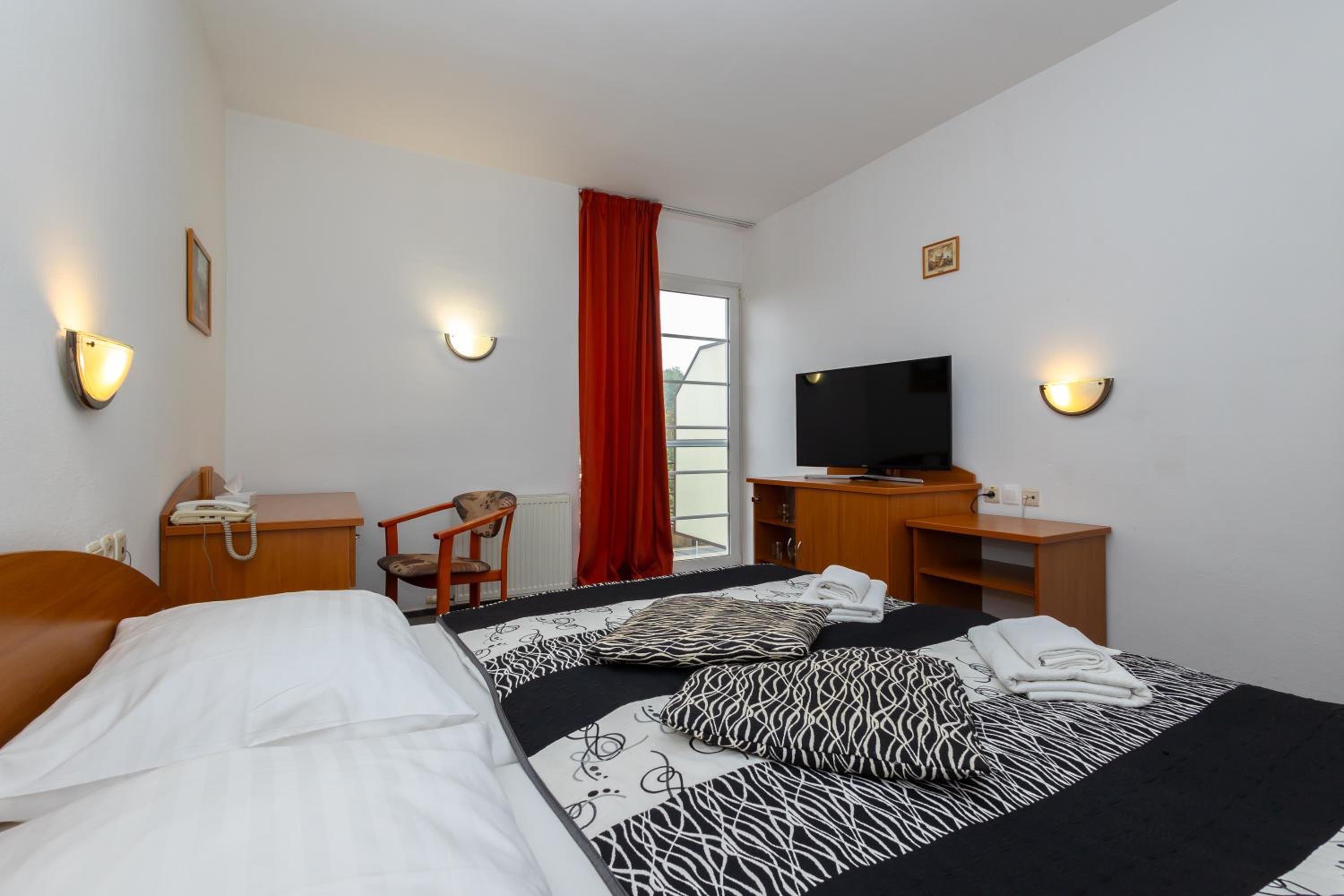 Double Room - Photo 3