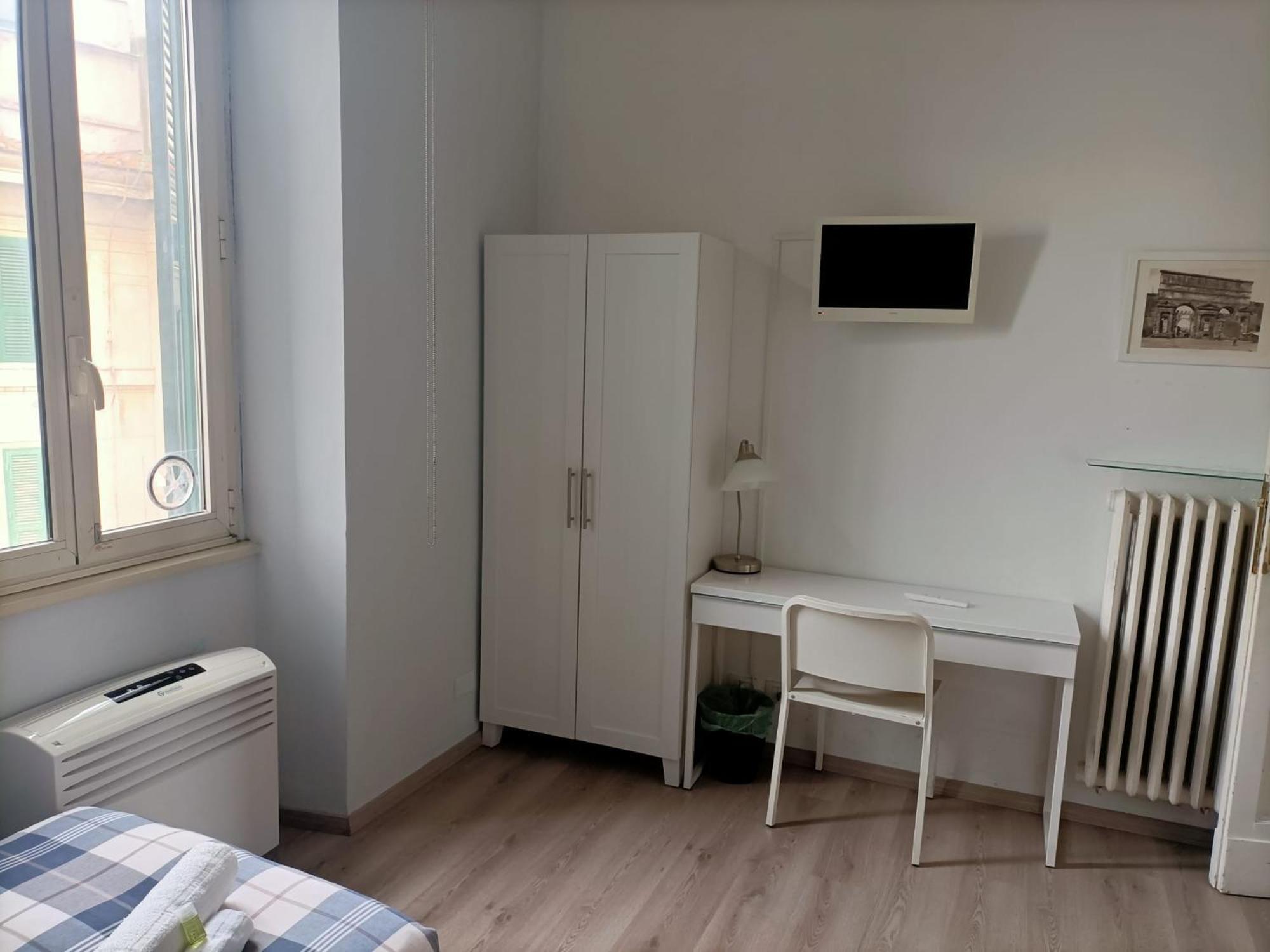 Twin Room with Shared Bathroom photo 3