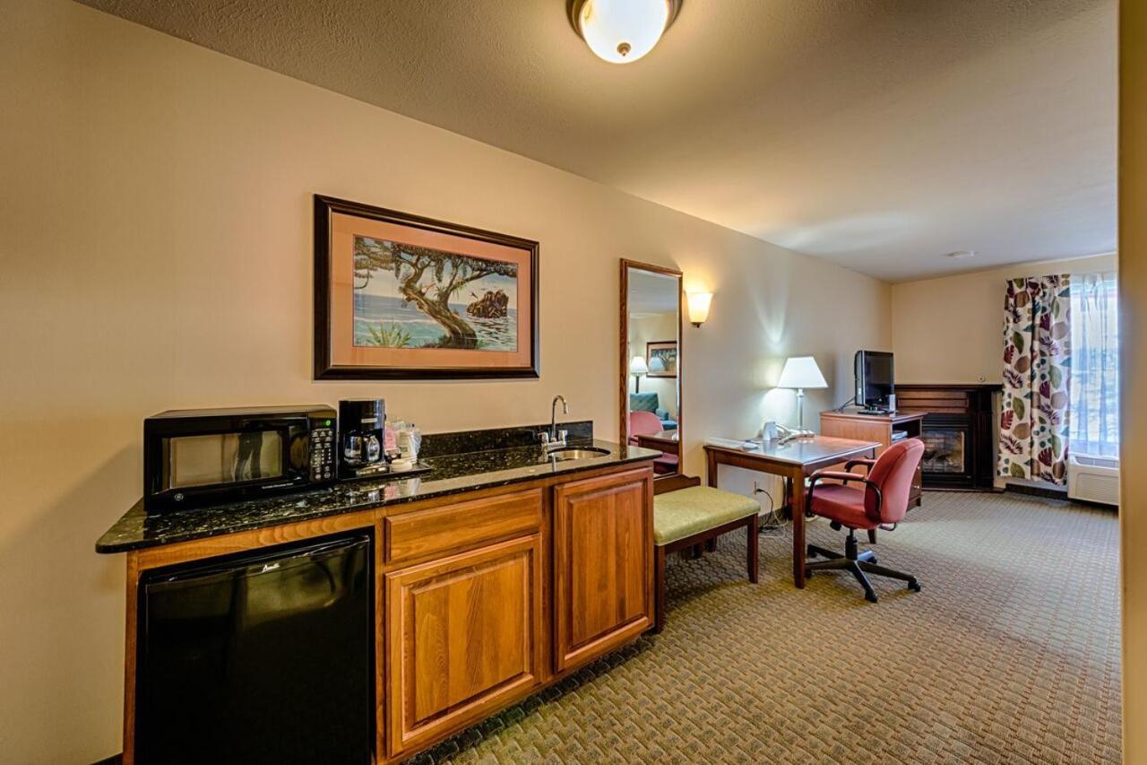 Deluxe King Room - Photo 4