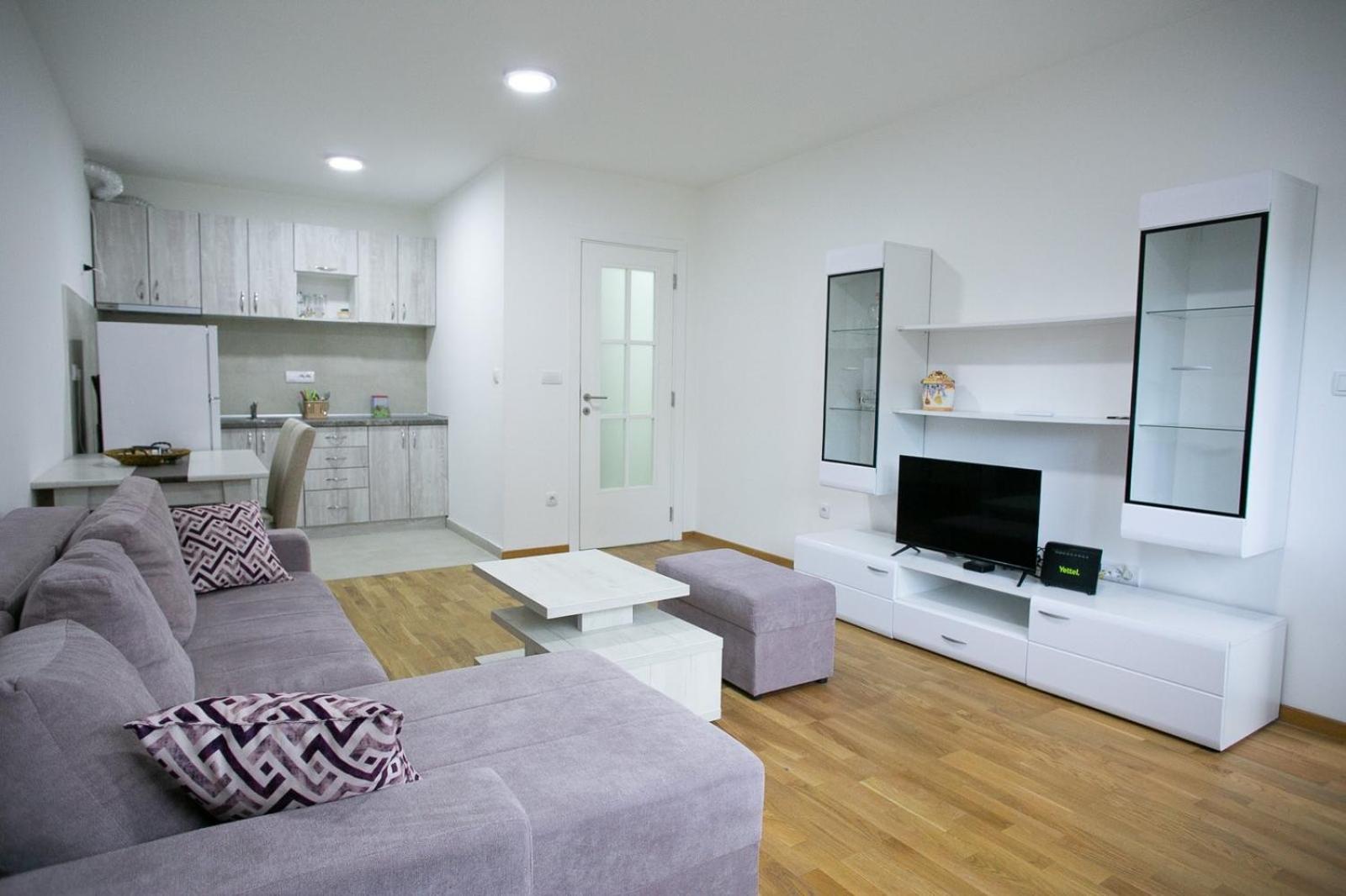 One-Bedroom Apartment photo 1