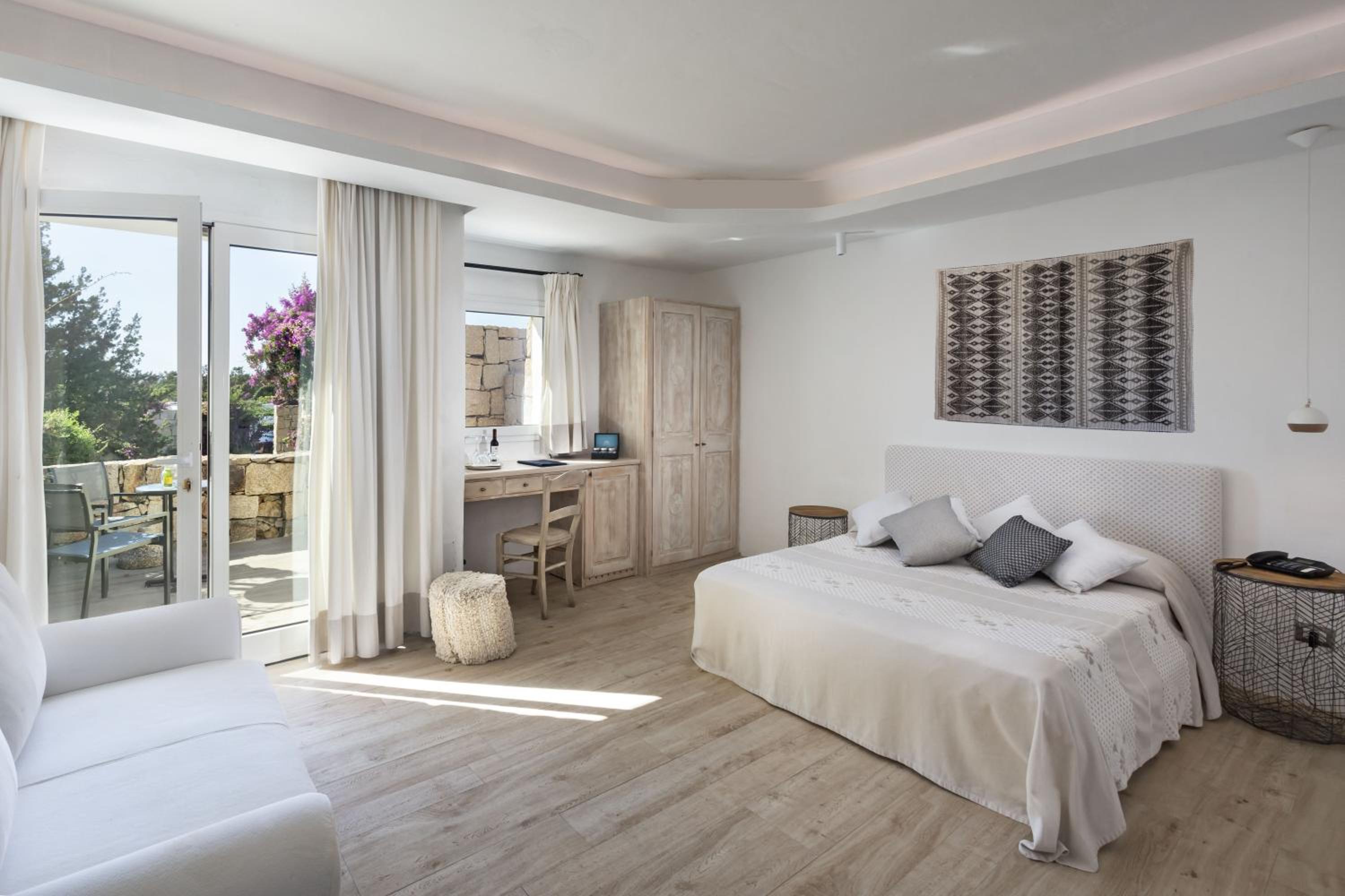 Junior Suite (2 Adults) - Photo 3
