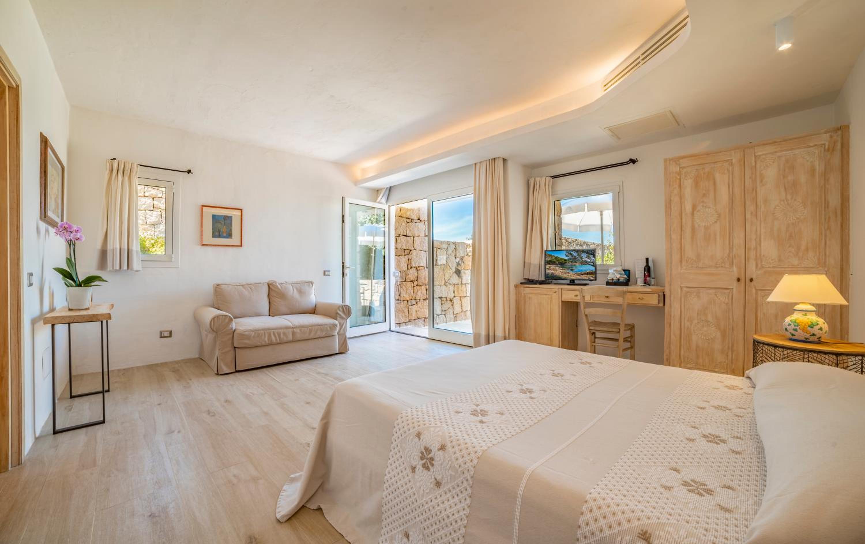 Junior Suite (2 Adults) - Photo 2