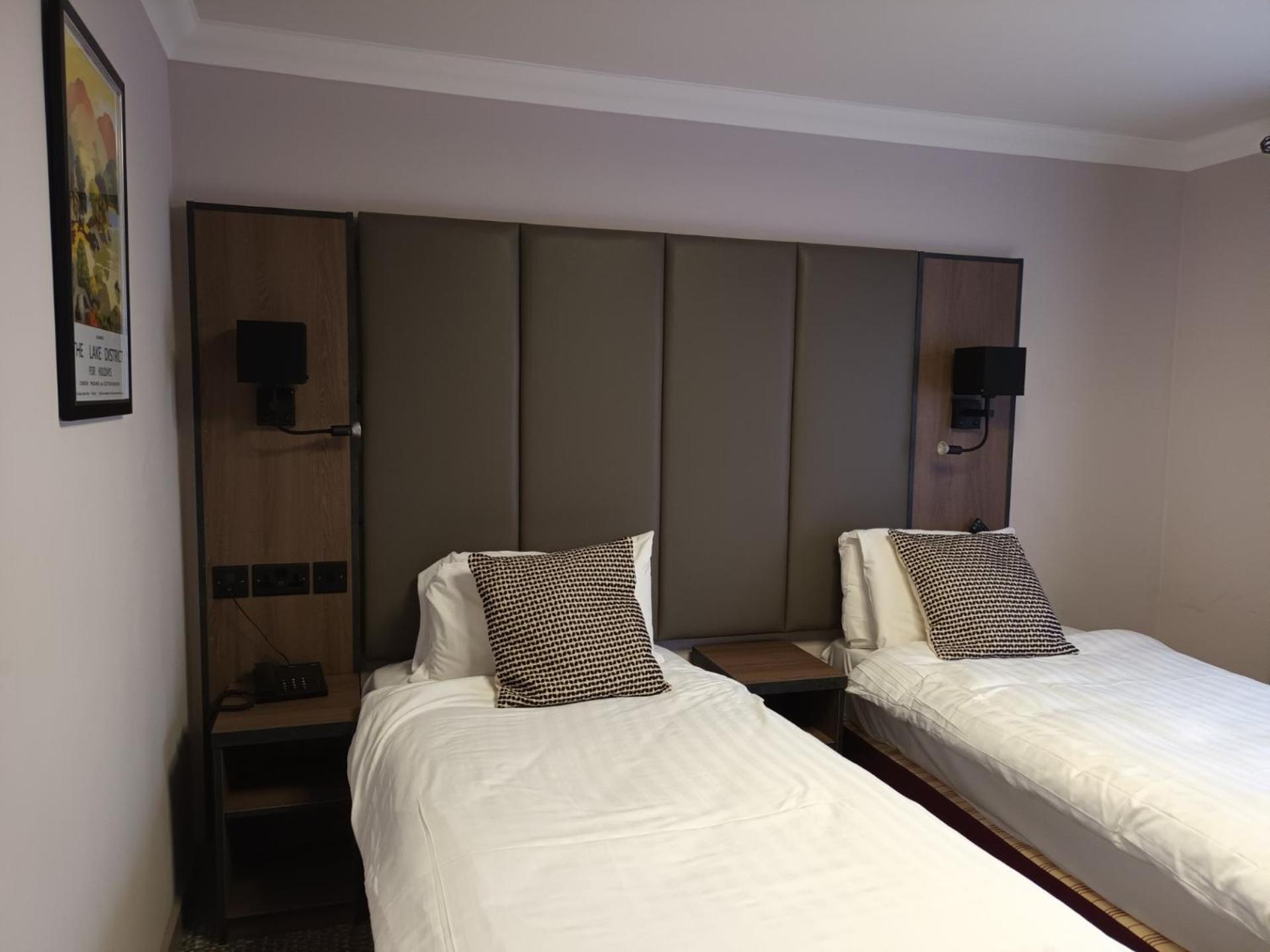 Twin Room with Shower photo 3