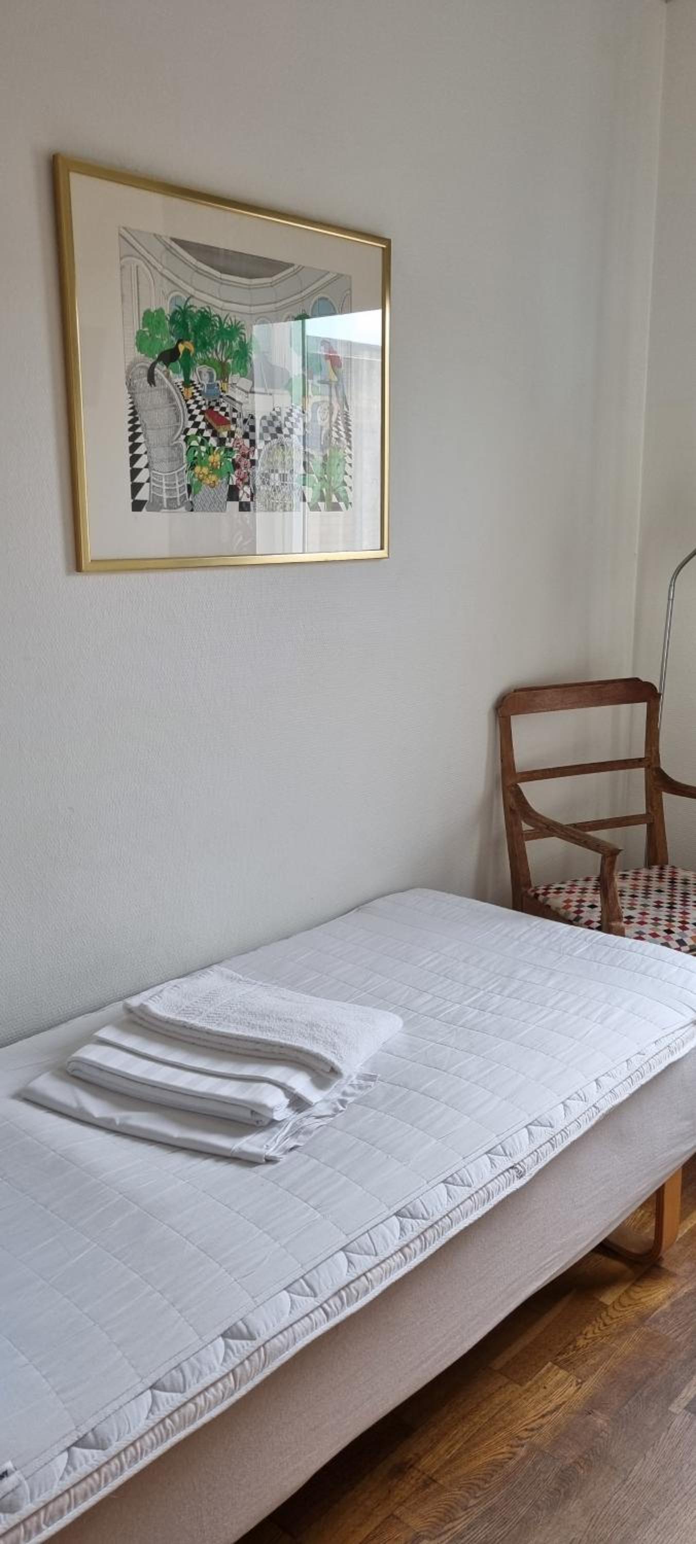 Single Room with Shared Bathroom photo 3