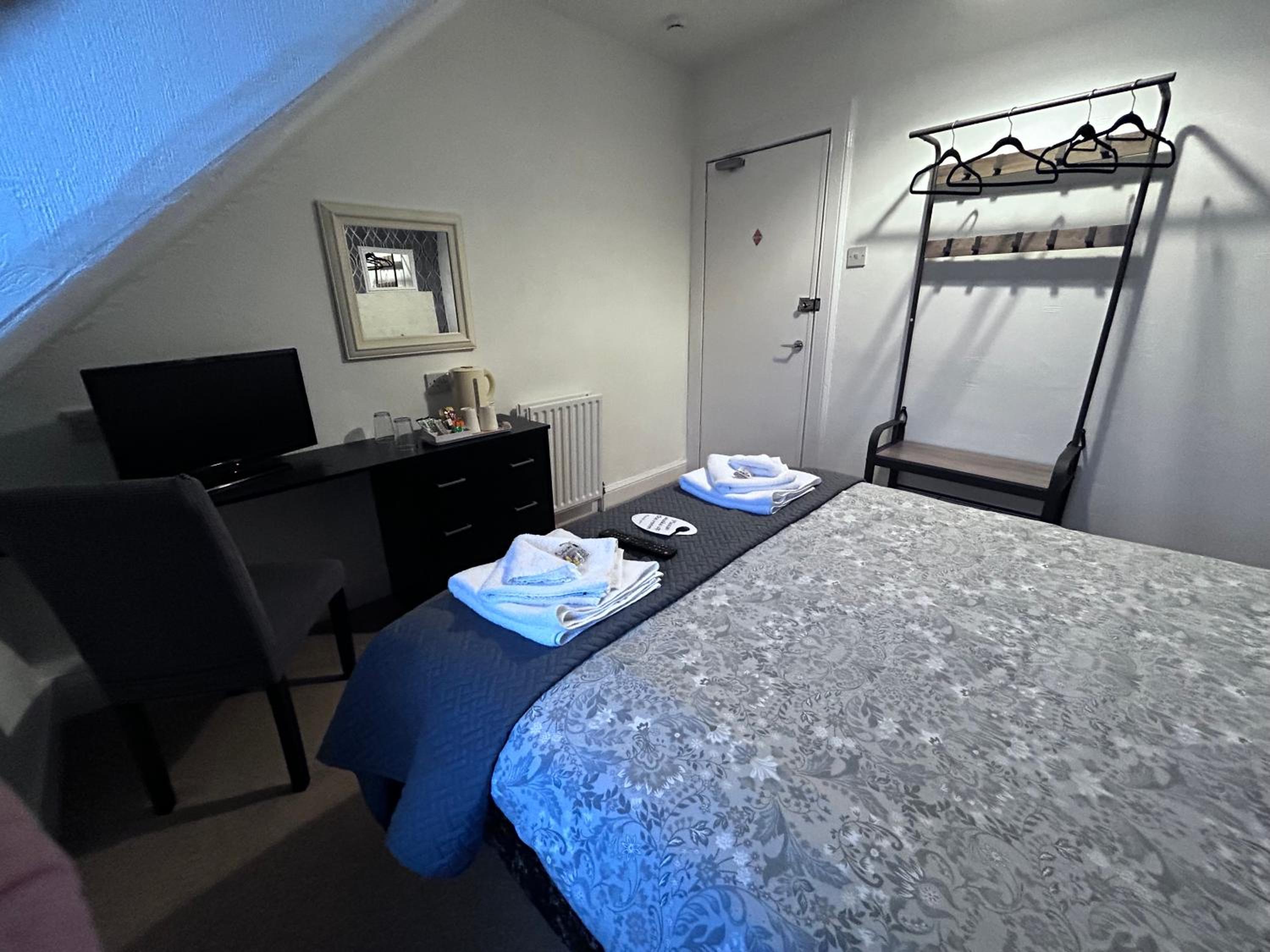 Double Room with Shared Bathroom photo 1