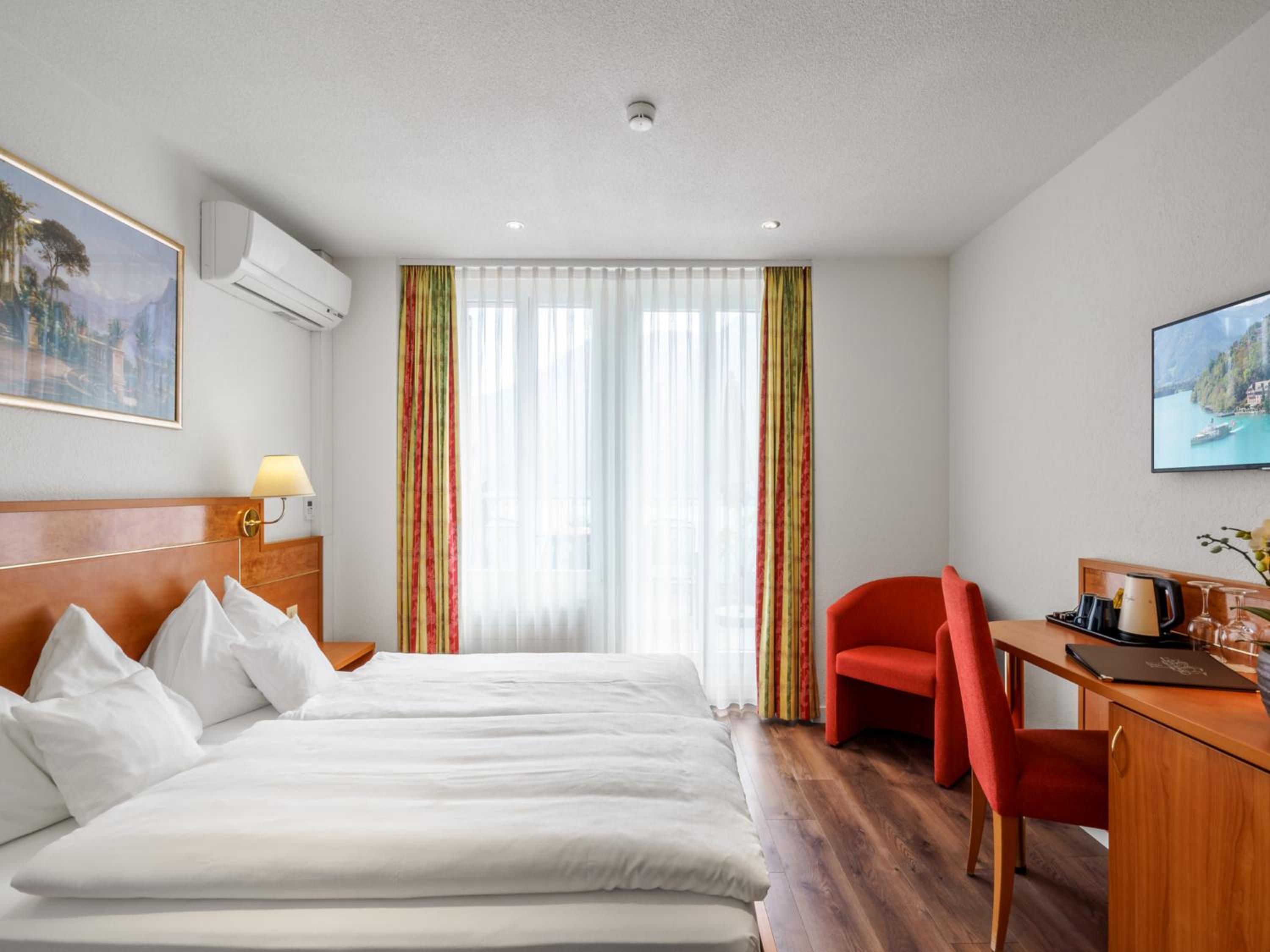 Comfort Double Room with Balcony & Lake View photo 2