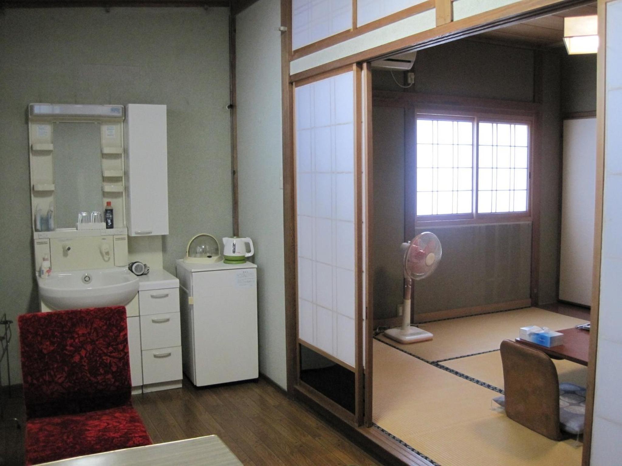 Japanese-Style Standard Room with Shared Bathroom and Garden View photo 3