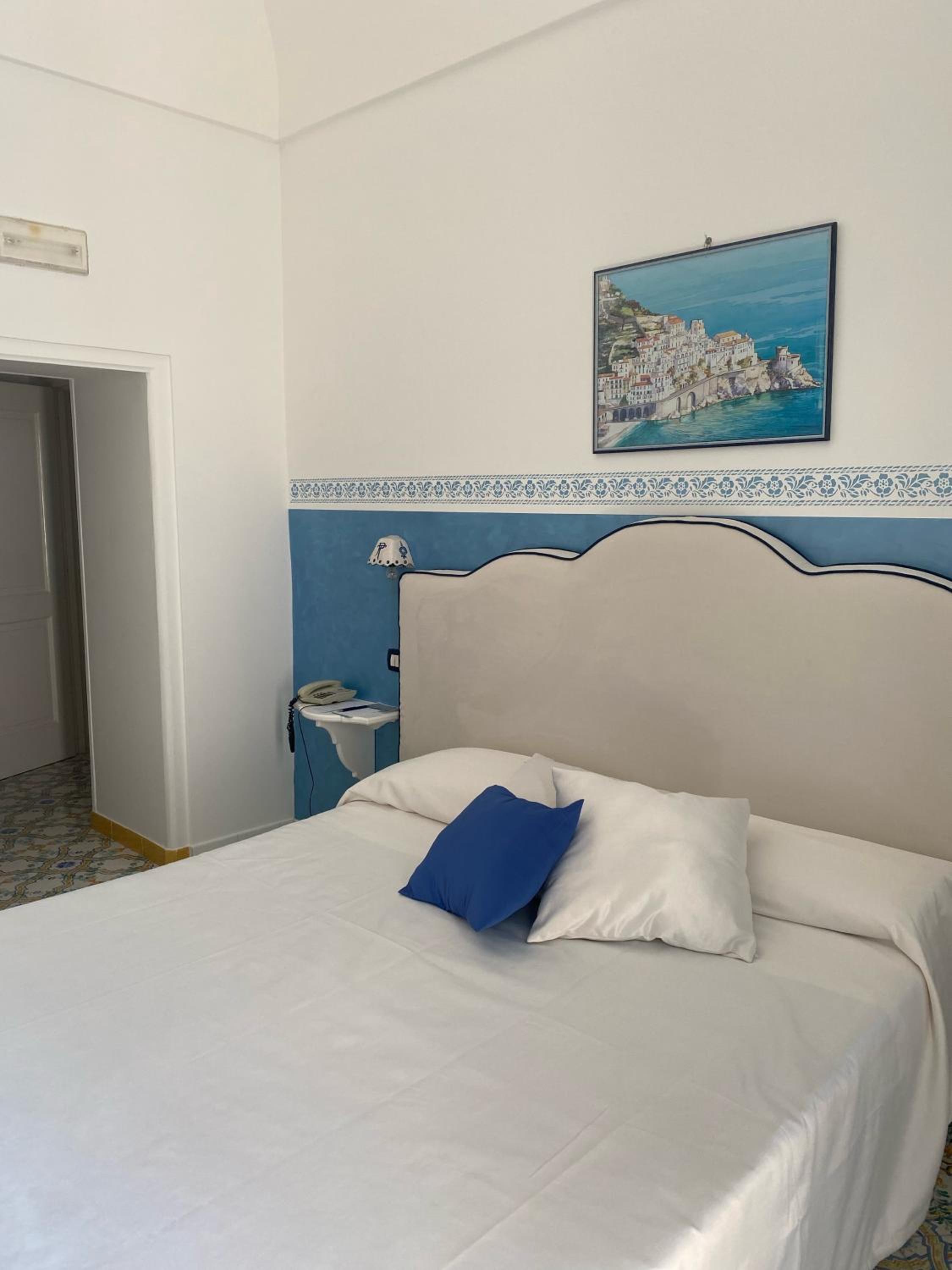 Deluxe Double or Twin Room with Sea View - Photo 1