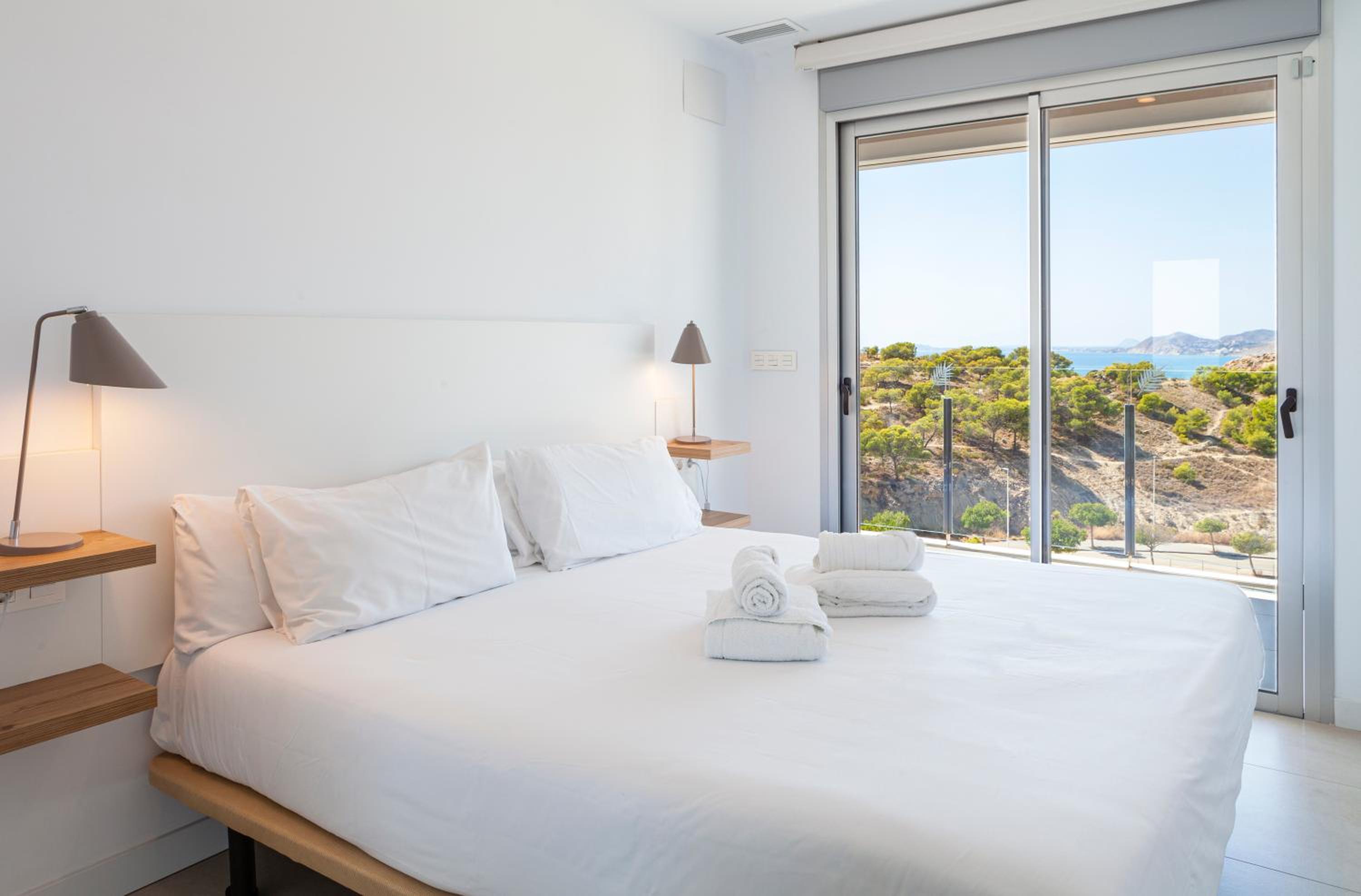 Penthouse 3 dormitorios con terraza y bañera hidromasaje y vistas al mar  - Photo 6