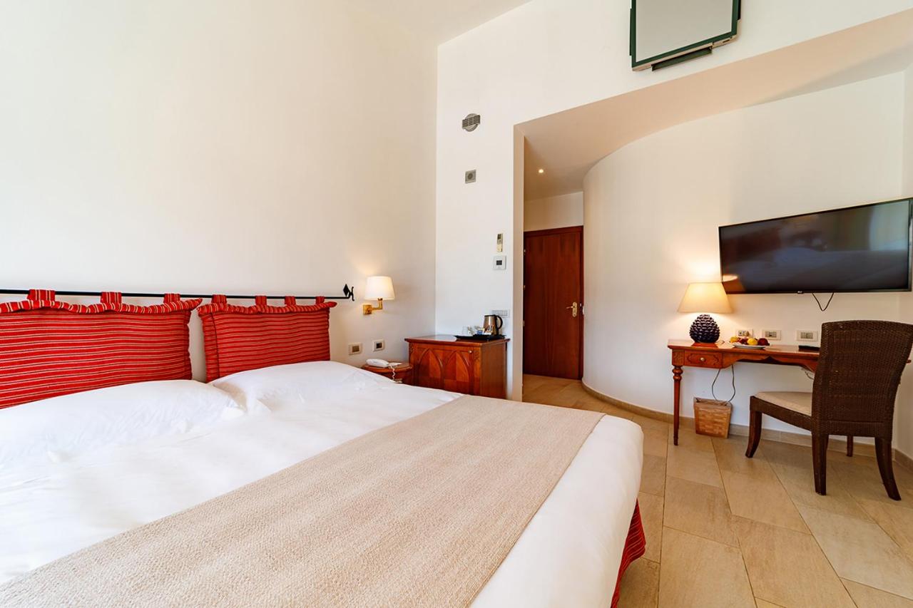 Deluxe Double or Twin Room with Balcony - Photo 9