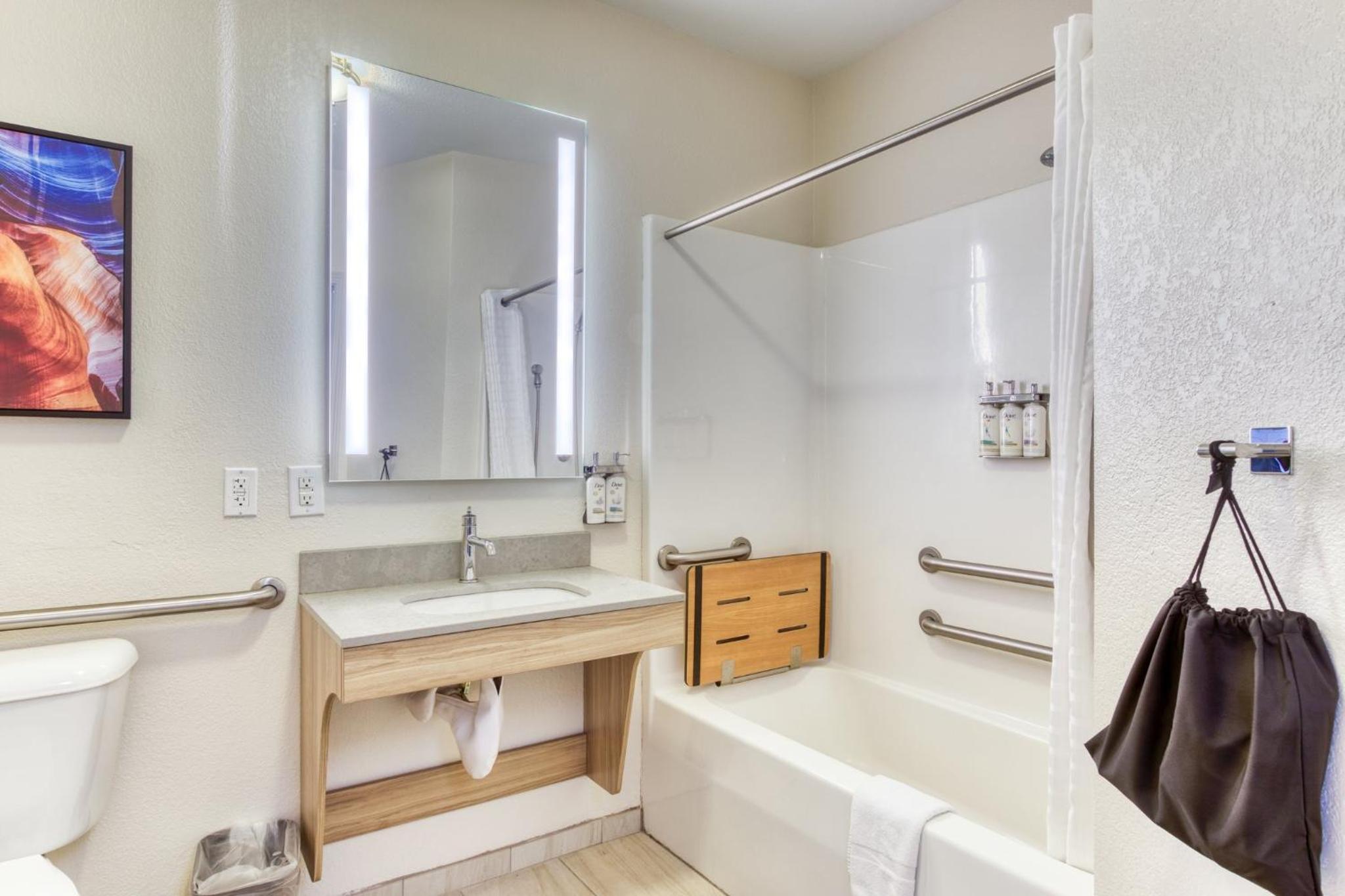 Studio Queen Suite - Photo 5