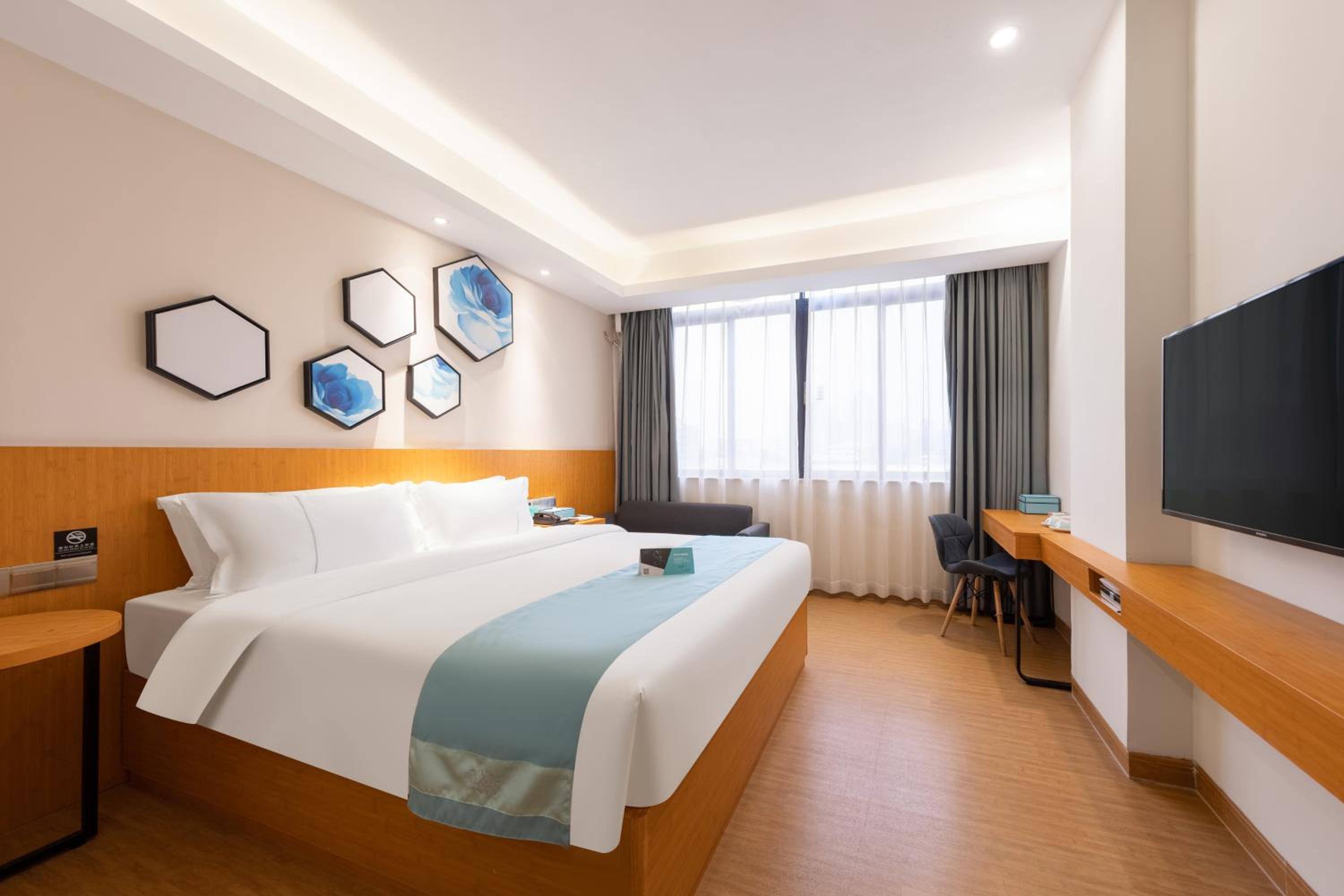 Deluxe King Room photo 3
