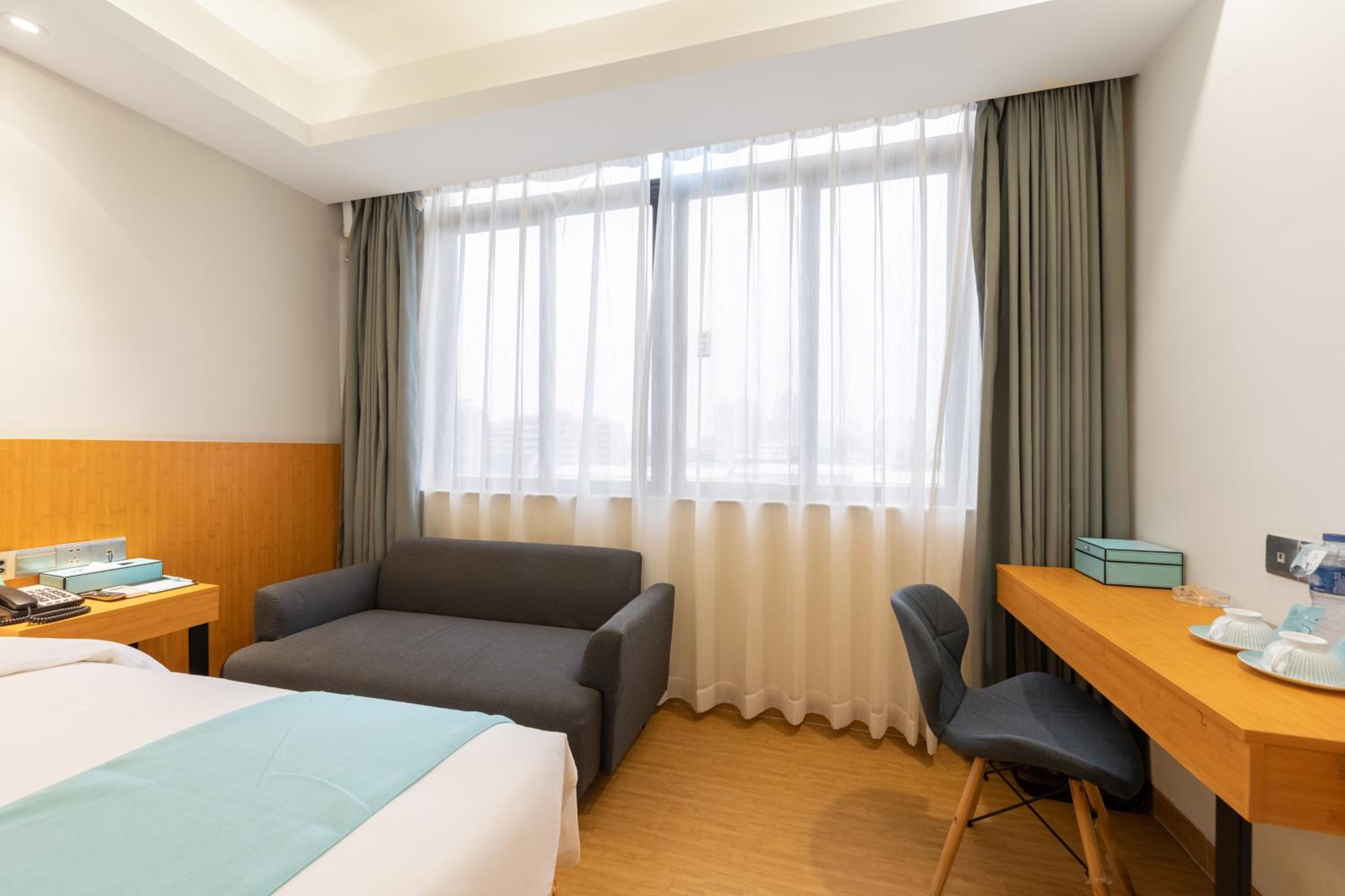 Deluxe King Room photo 2