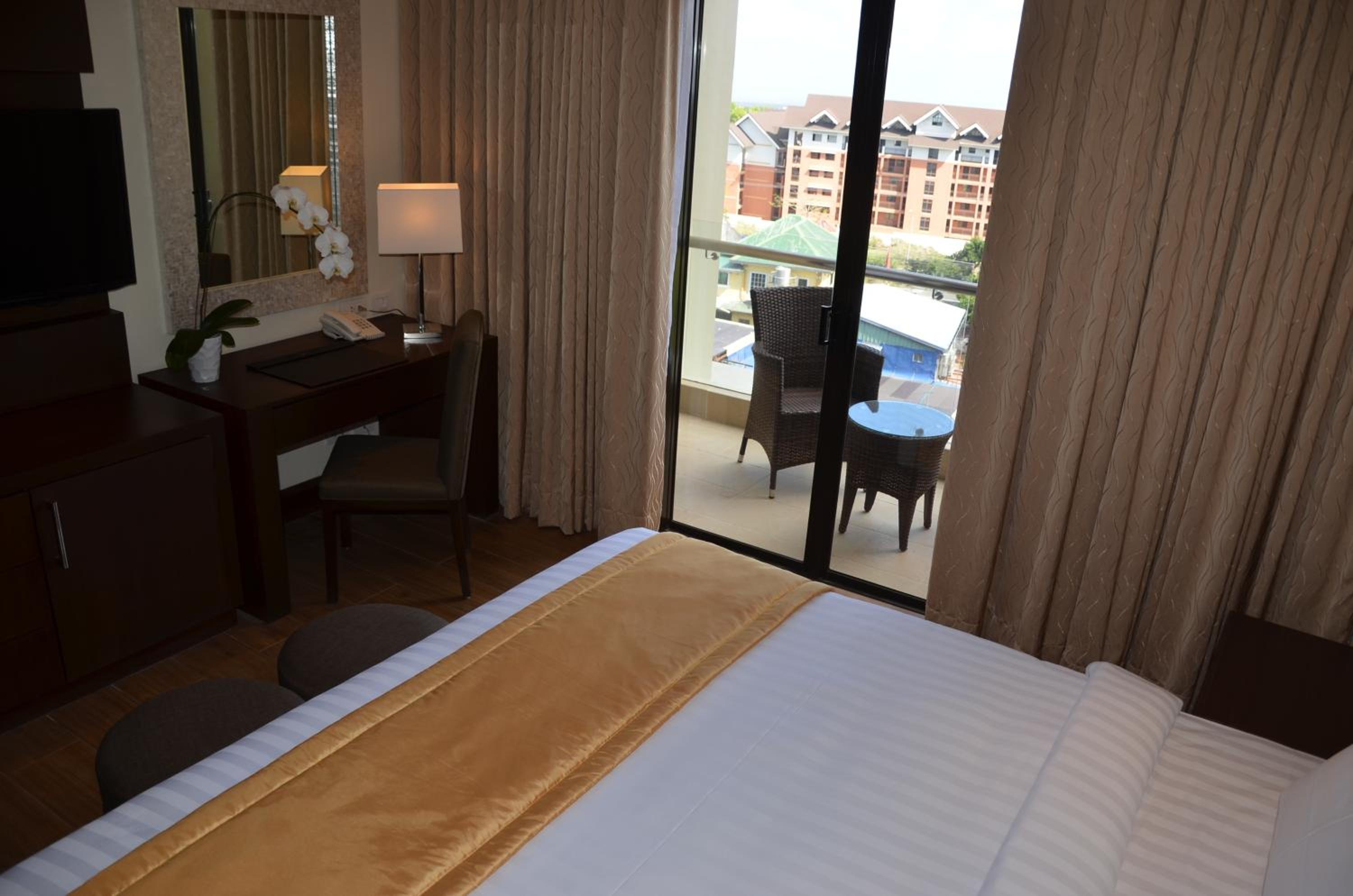 Deluxe King Room photo 3